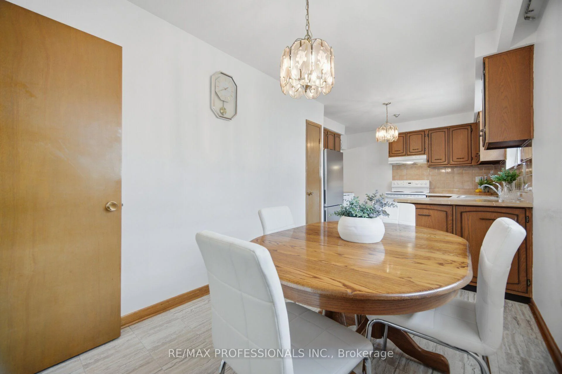 Photo 37 of 19 Earldown Drive, Etobicoke, Willowridge-Martingrove-Richview — HOMEH