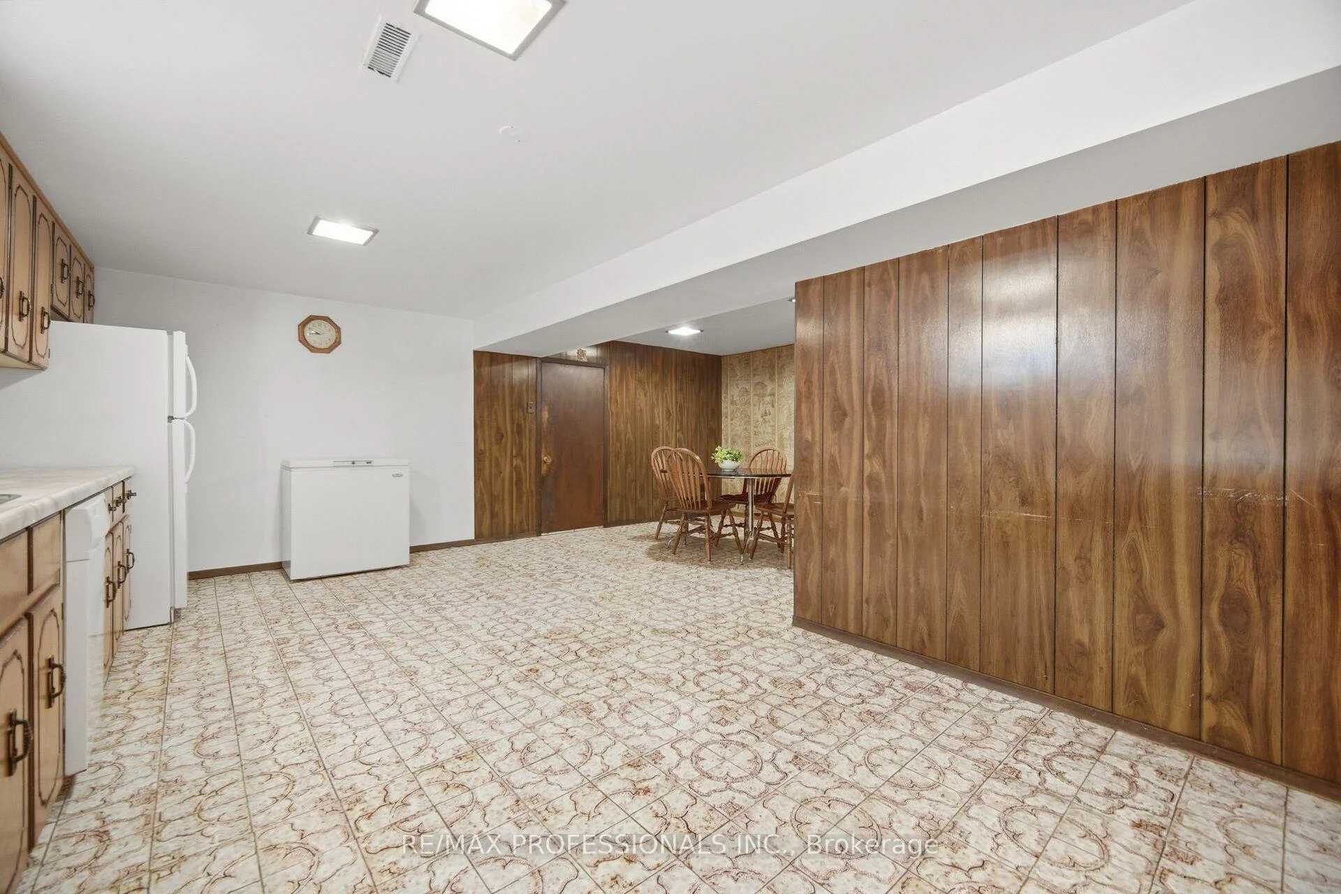 Photo 80 of 19 Earldown Drive, Etobicoke, Willowridge-Martingrove-Richview — HOMEH