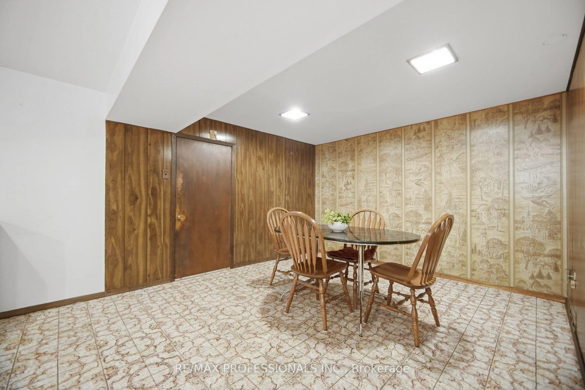 Photo 91 of 19 Earldown Drive, Etobicoke, Willowridge-Martingrove-Richview — HOMEH
