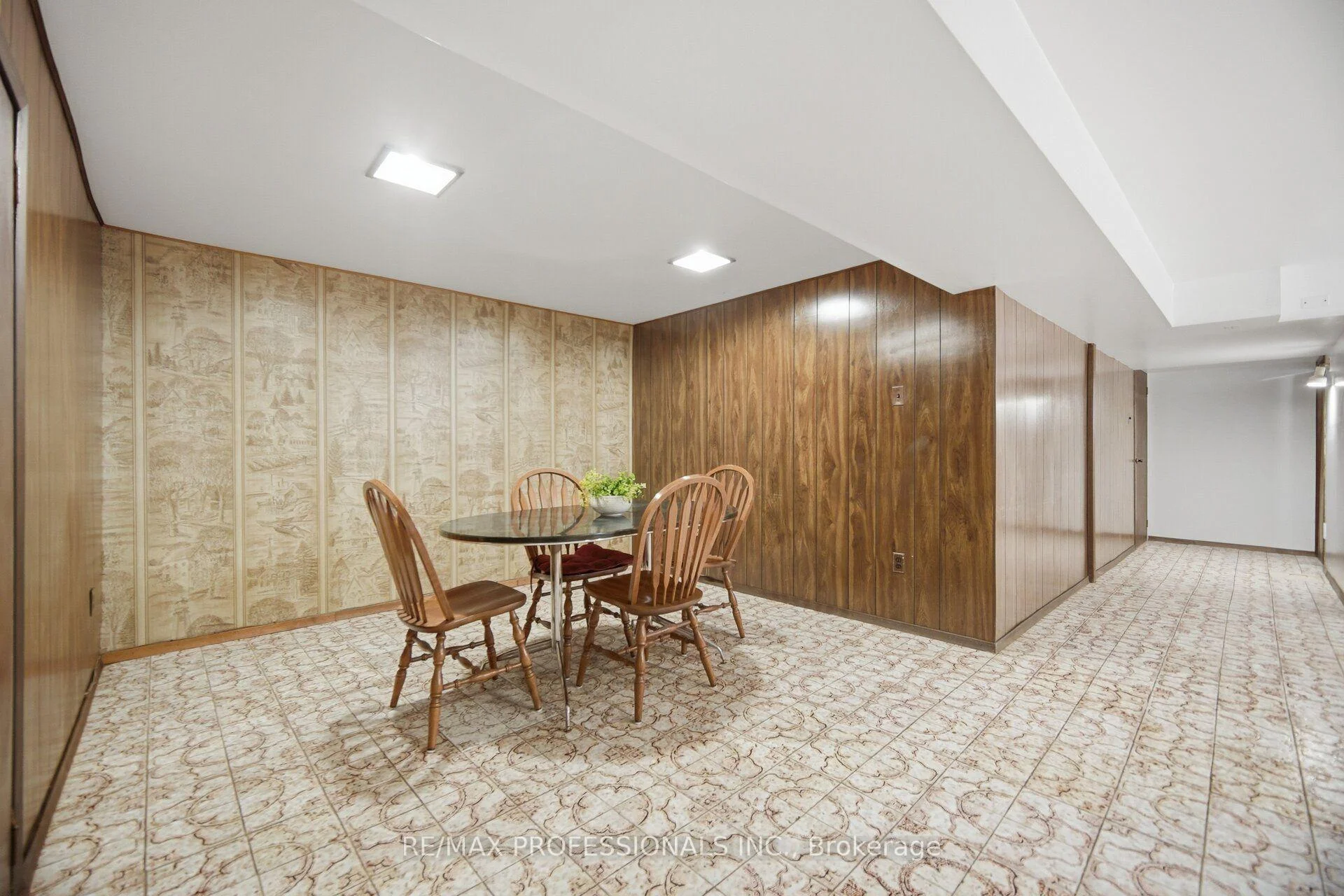 Photo 94 of 19 Earldown Drive, Etobicoke, Willowridge-Martingrove-Richview — HOMEH