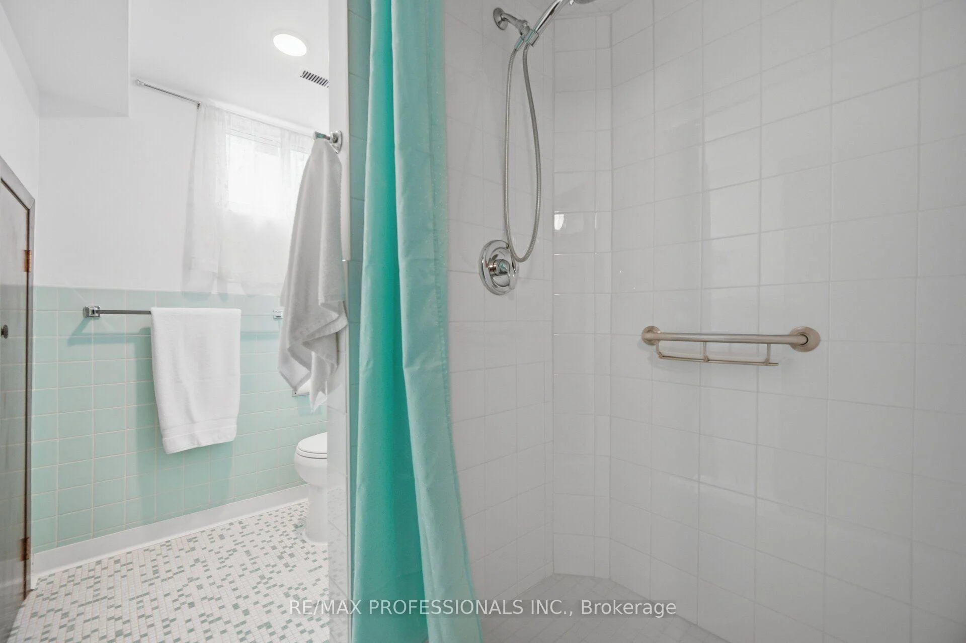 Photo 71 of 19 Earldown Drive, Etobicoke, Willowridge-Martingrove-Richview — HOMEH
