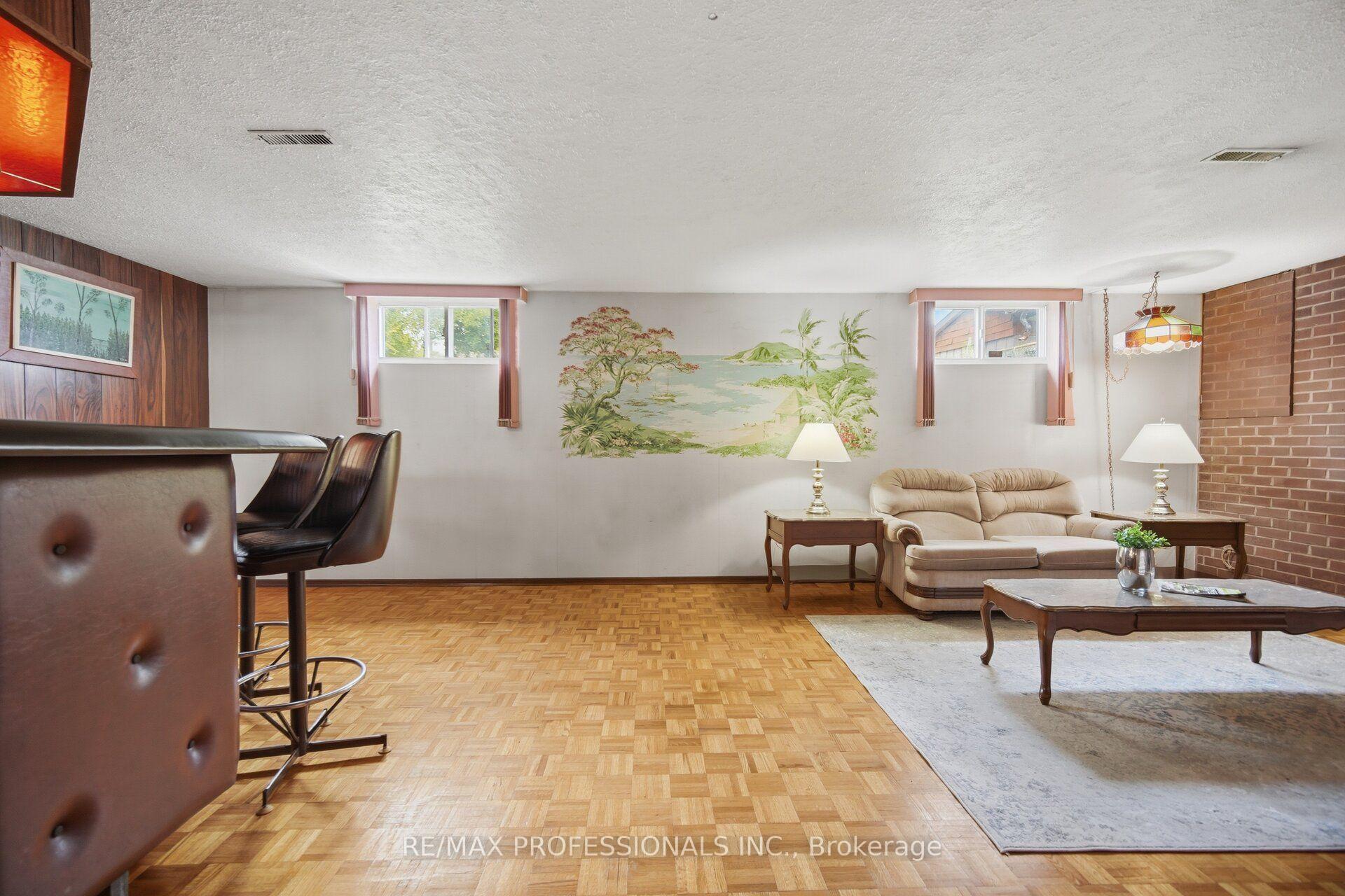 Photo 48 of 19 Earldown Drive, Etobicoke, Willowridge-Martingrove-Richview — HOMEH