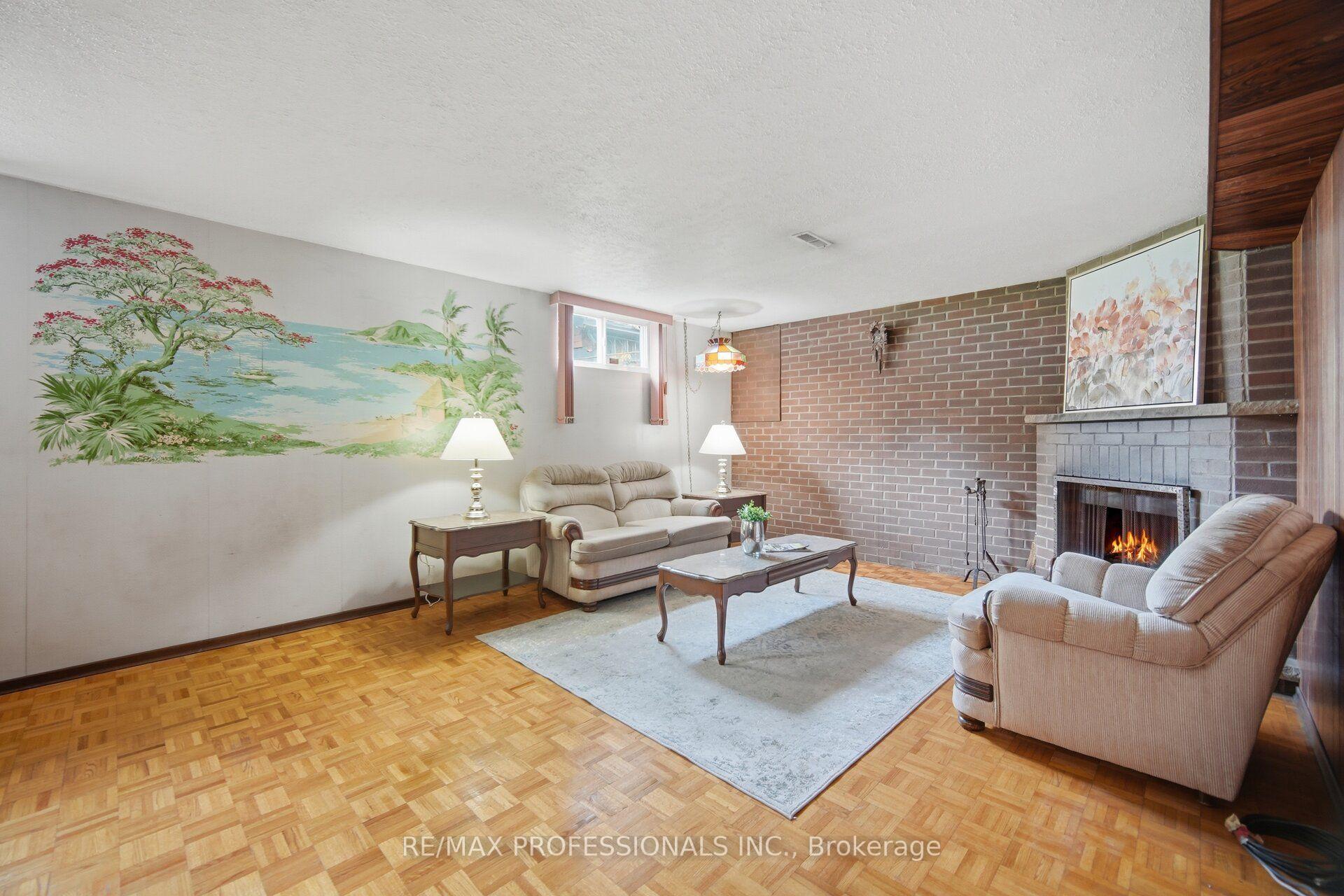 Photo 49 of 19 Earldown Drive, Etobicoke, Willowridge-Martingrove-Richview — HOMEH