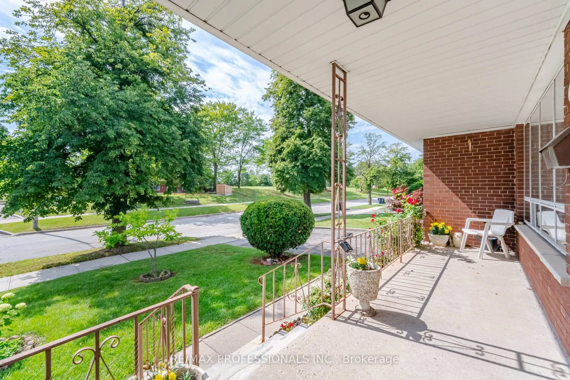 Photo 5 of 19 Earldown Drive, Etobicoke, Willowridge-Martingrove-Richview — HOMEH