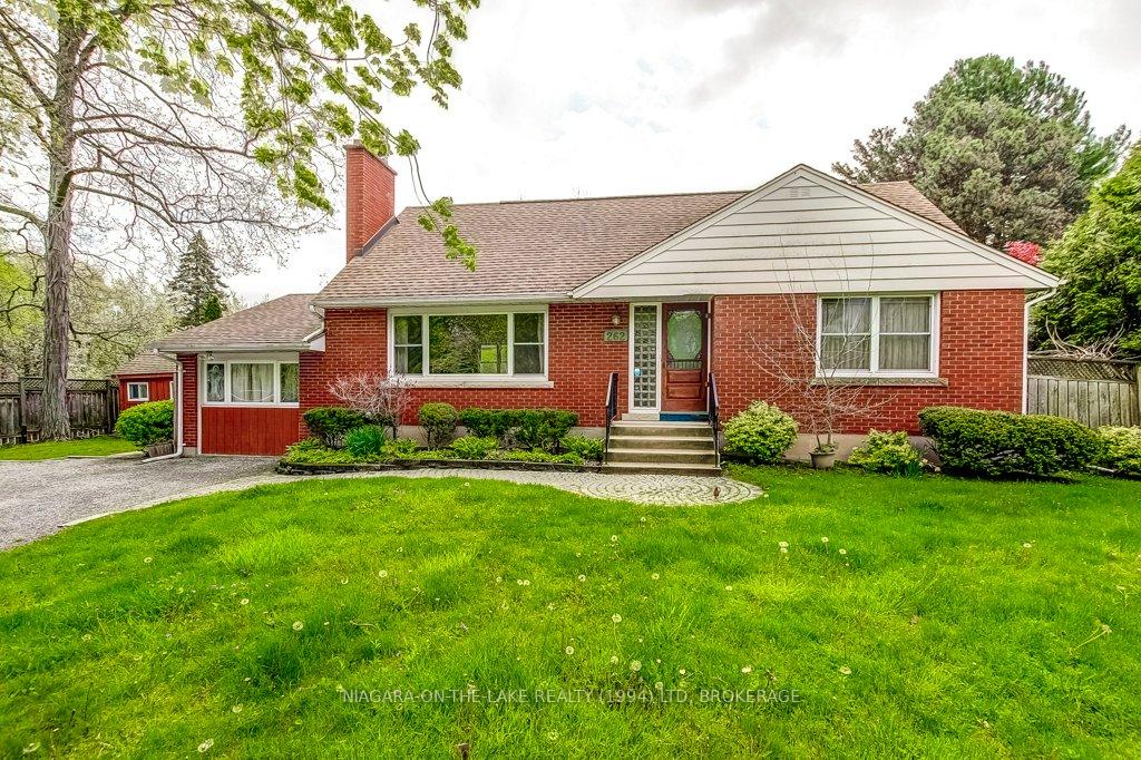 Photo of 262 Simcoe Street