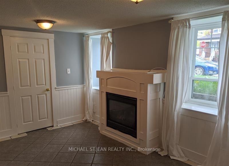 Photo 3 of Unit Lower Unit, 98 West Avenue N, Hamilton, Beasley — HOMEH