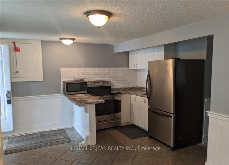 Photo 4 of Unit Lower Unit, 98 West Avenue N, Hamilton, Beasley — HOMEH