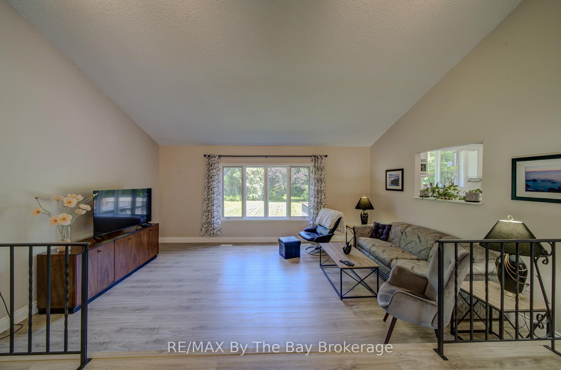 Photo 7 of 258 Sunnidale Street, Clearview, Stayner — HOMEH