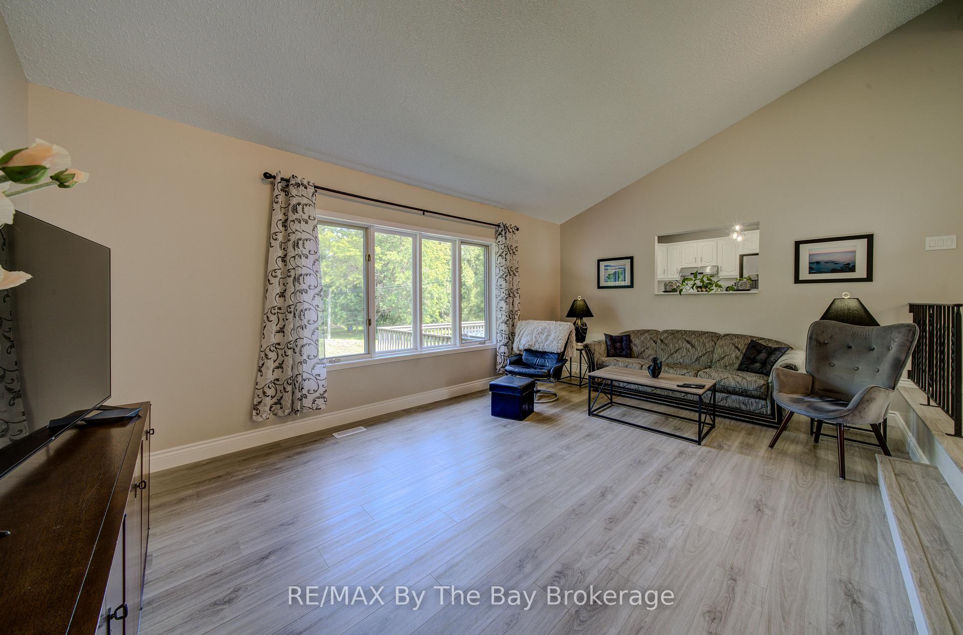 Photo 8 of 258 Sunnidale Street, Clearview, Stayner — HOMEH