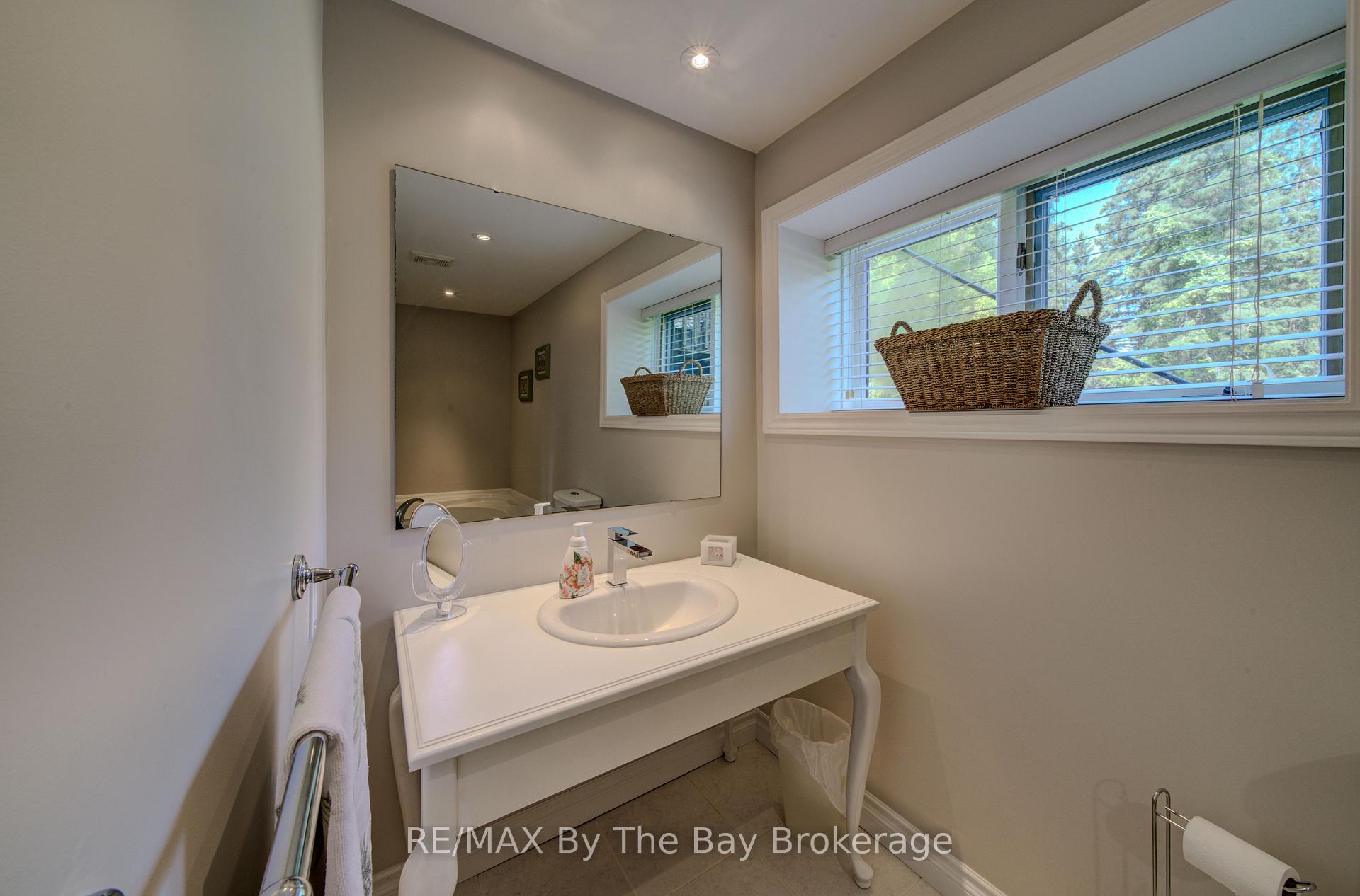 Photo 32 of 258 Sunnidale Street, Clearview, Stayner — HOMEH