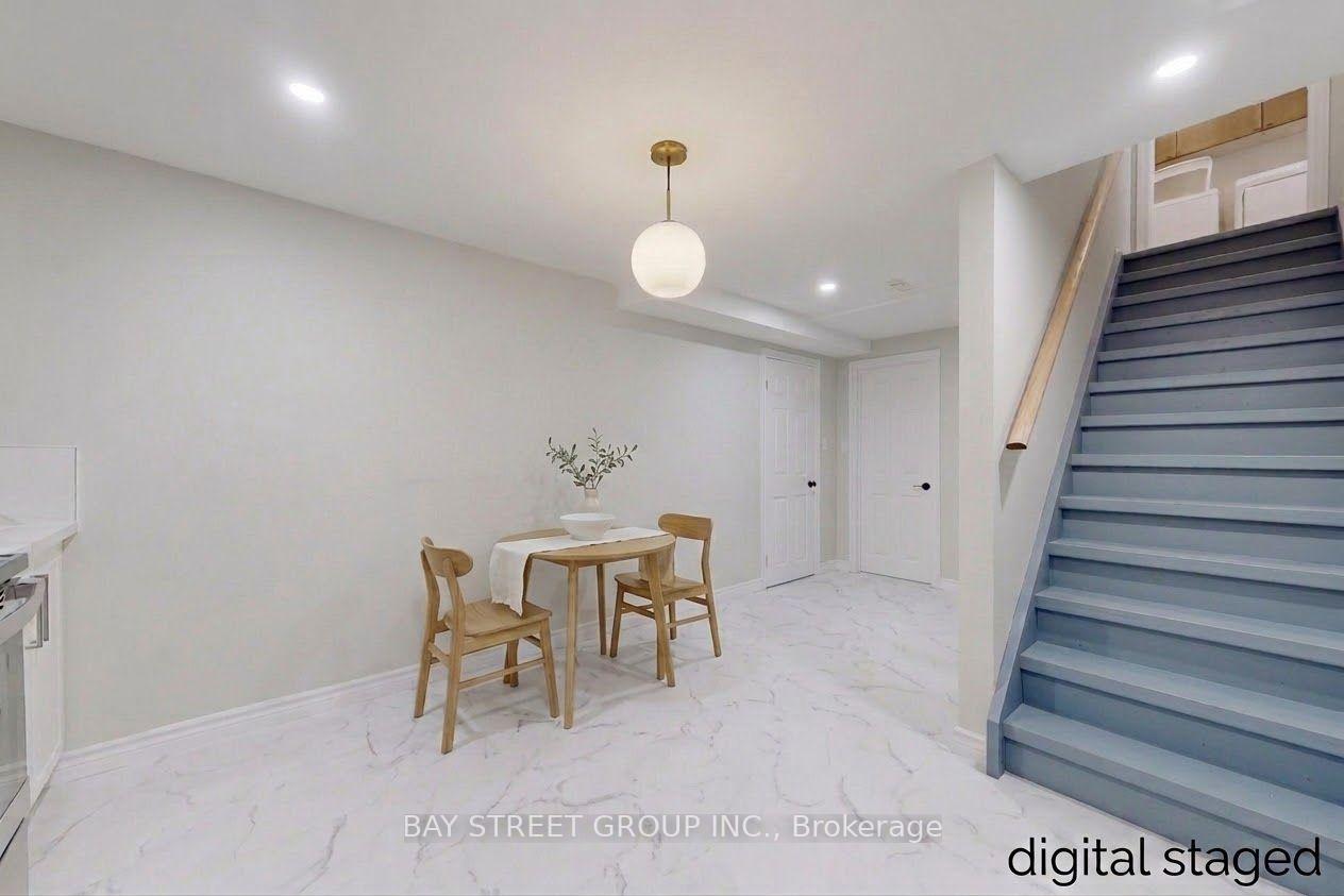Photo 6 of 27 Gladiola Court, Whitby, Rolling Acres — HOMEH