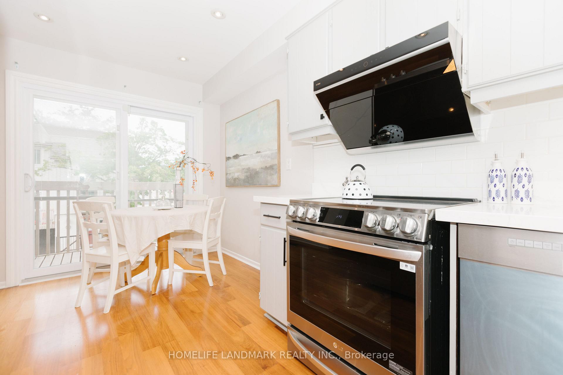 Photo 5 of 88 Cheryl Shepway, North York, Don Valley Village — HOMEH