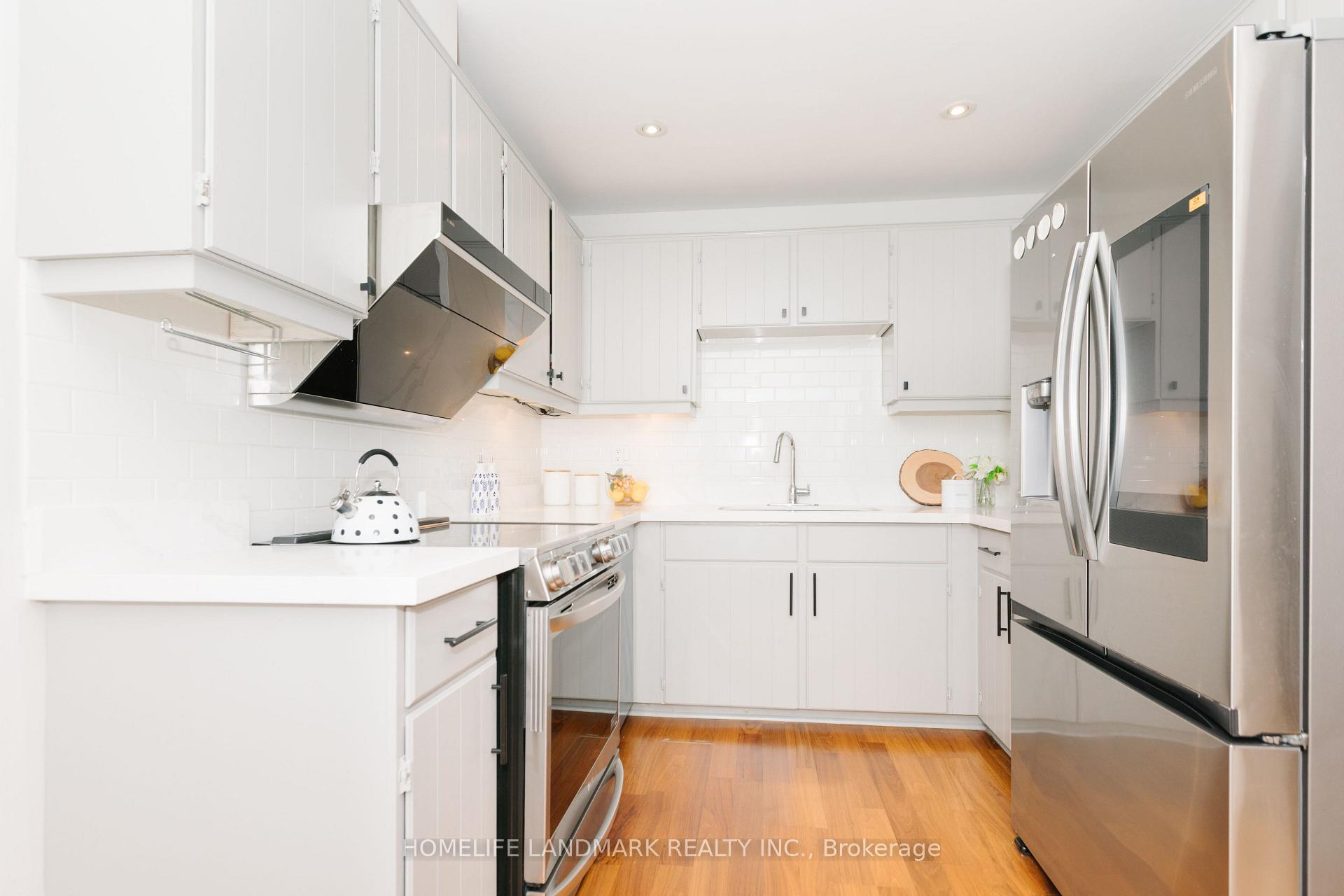 Photo 6 of 88 Cheryl Shepway, North York, Don Valley Village — HOMEH