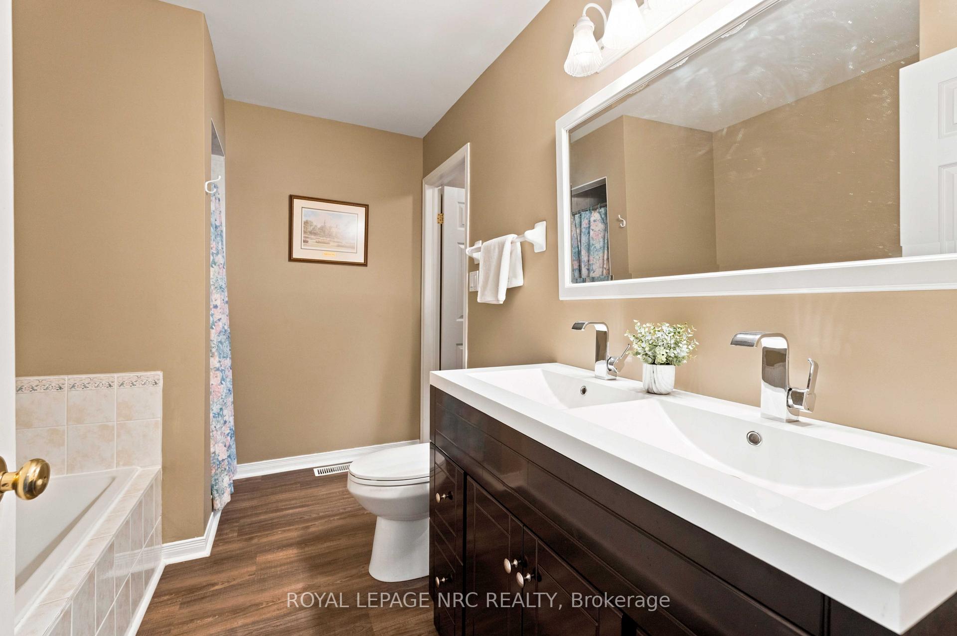 Photo 24 of 5130 St. George's Drive, Lincoln, Beamsville — HOMEH