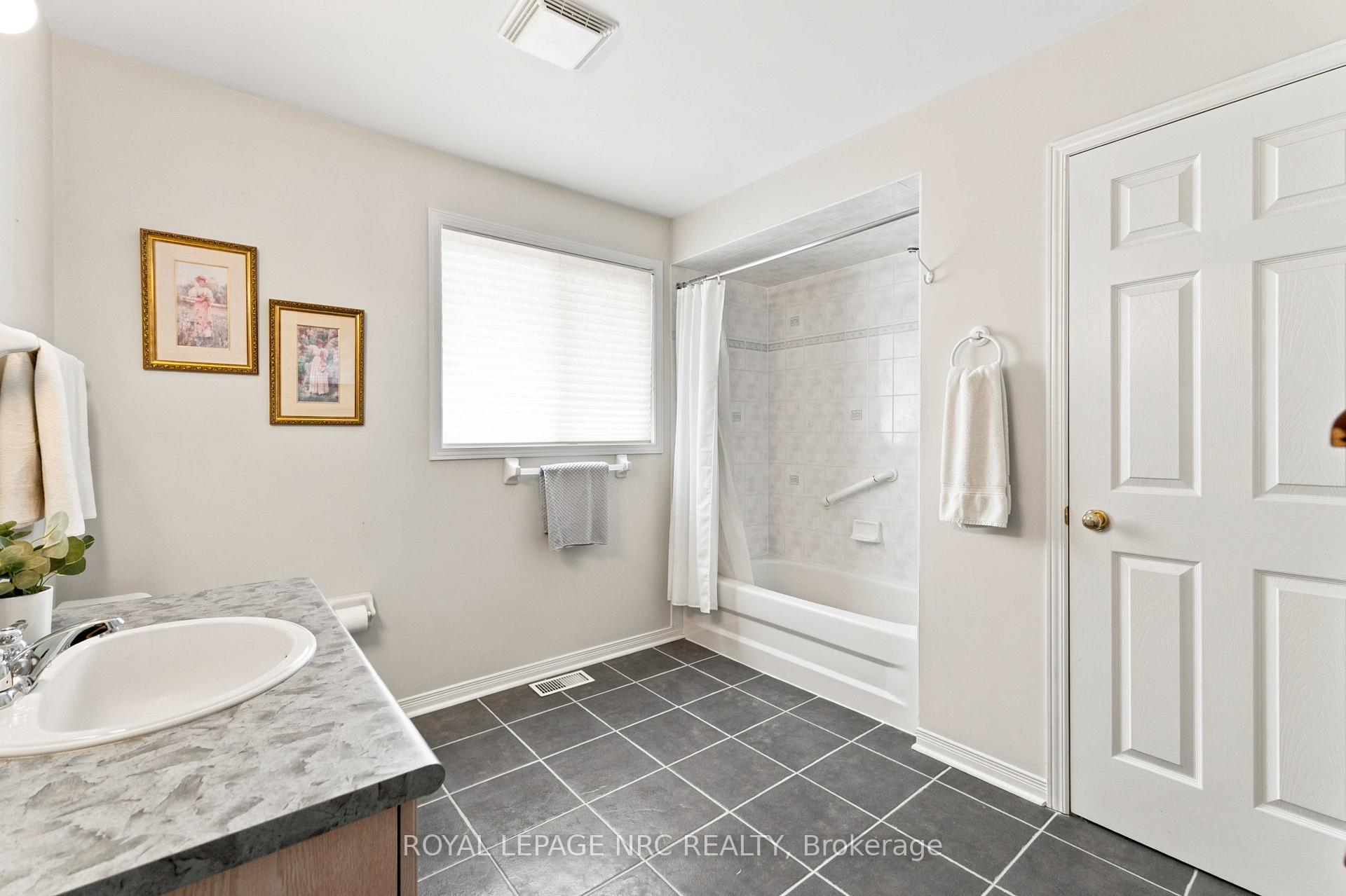 Photo 33 of 5130 St. George's Drive, Lincoln, Beamsville — HOMEH