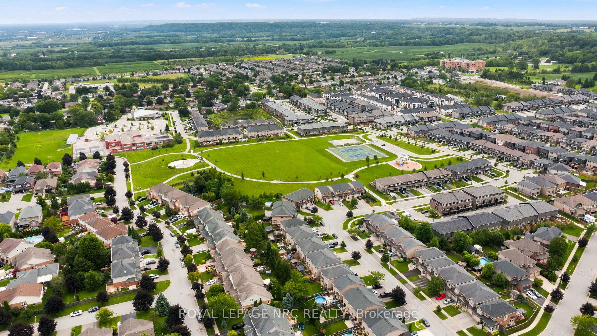 Photo 52 of 5130 St. George's Drive, Lincoln, Beamsville — HOMEH