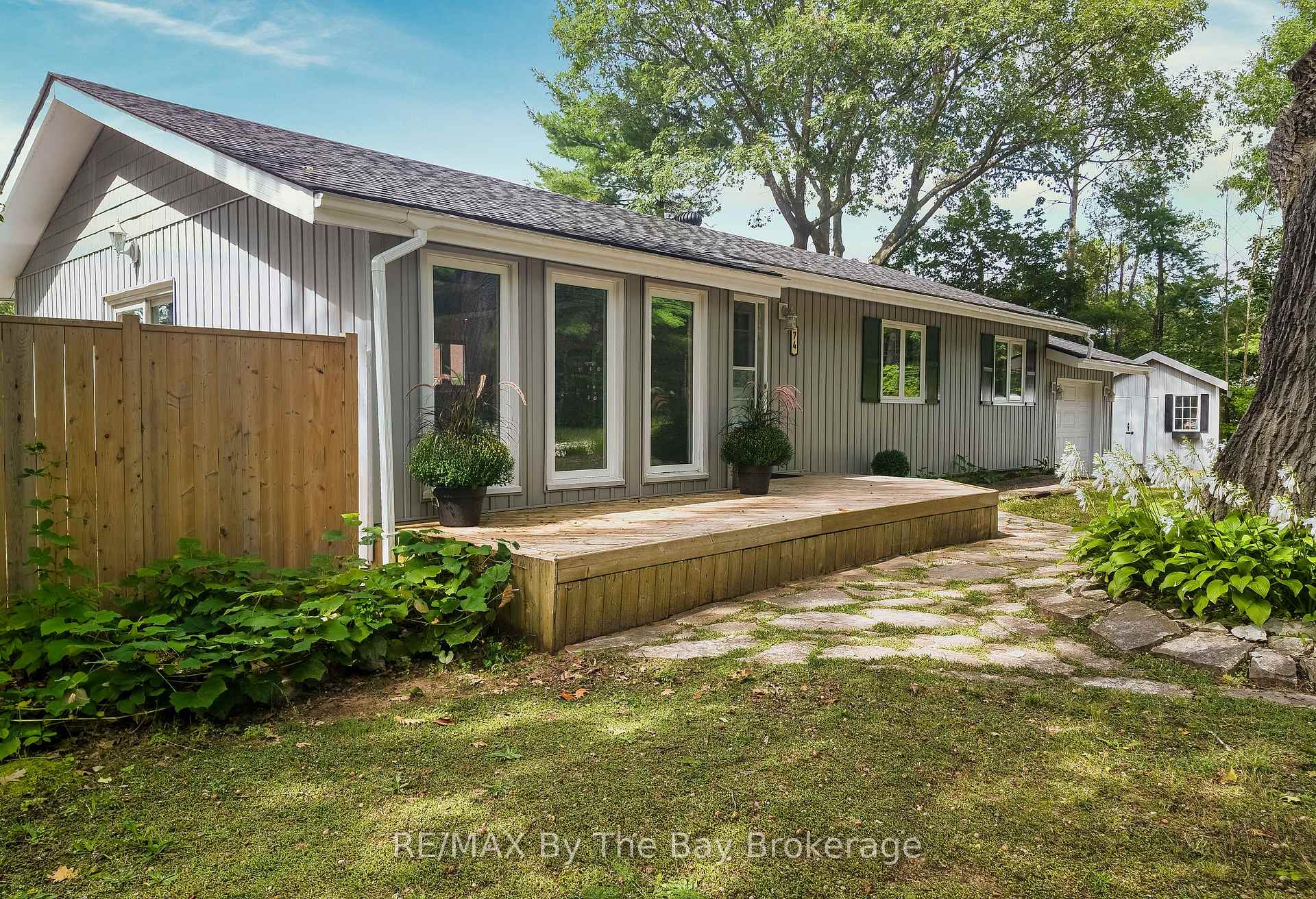 Photo 2 of 74 Oxbow Park Drive, Wasaga Beach — HOMEH