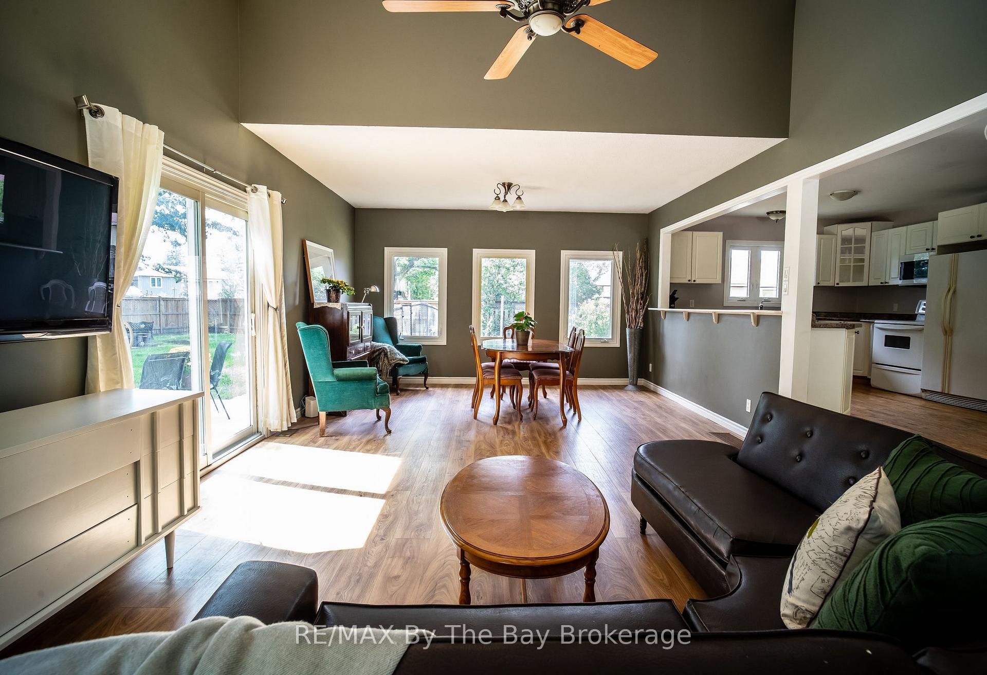 Photo 7 of 74 Oxbow Park Drive, Wasaga Beach — HOMEH