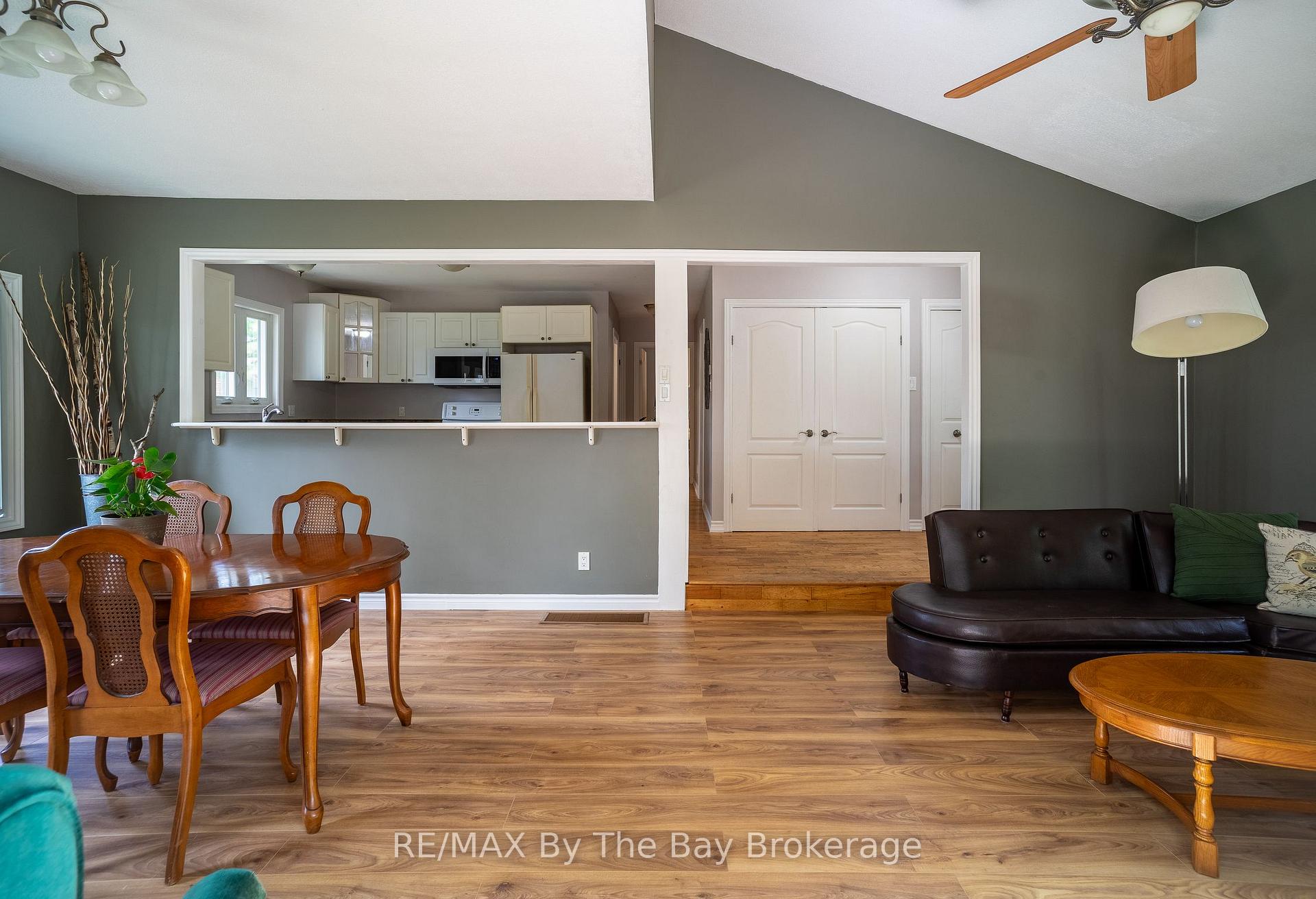Photo 8 of 74 Oxbow Park Drive, Wasaga Beach — HOMEH
