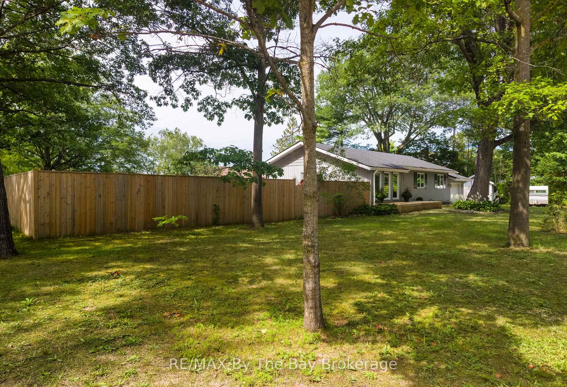 Photo 10 of 74 Oxbow Park Drive, Wasaga Beach — HOMEH