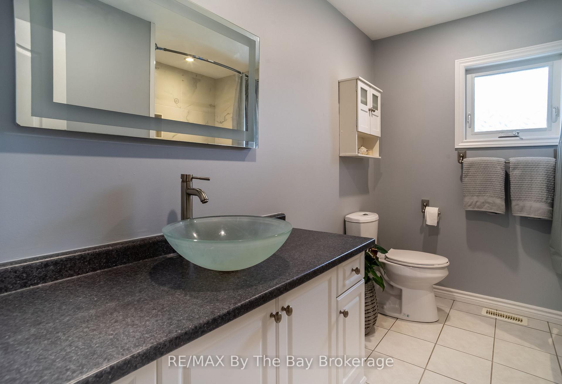 Photo 14 of 74 Oxbow Park Drive, Wasaga Beach — HOMEH