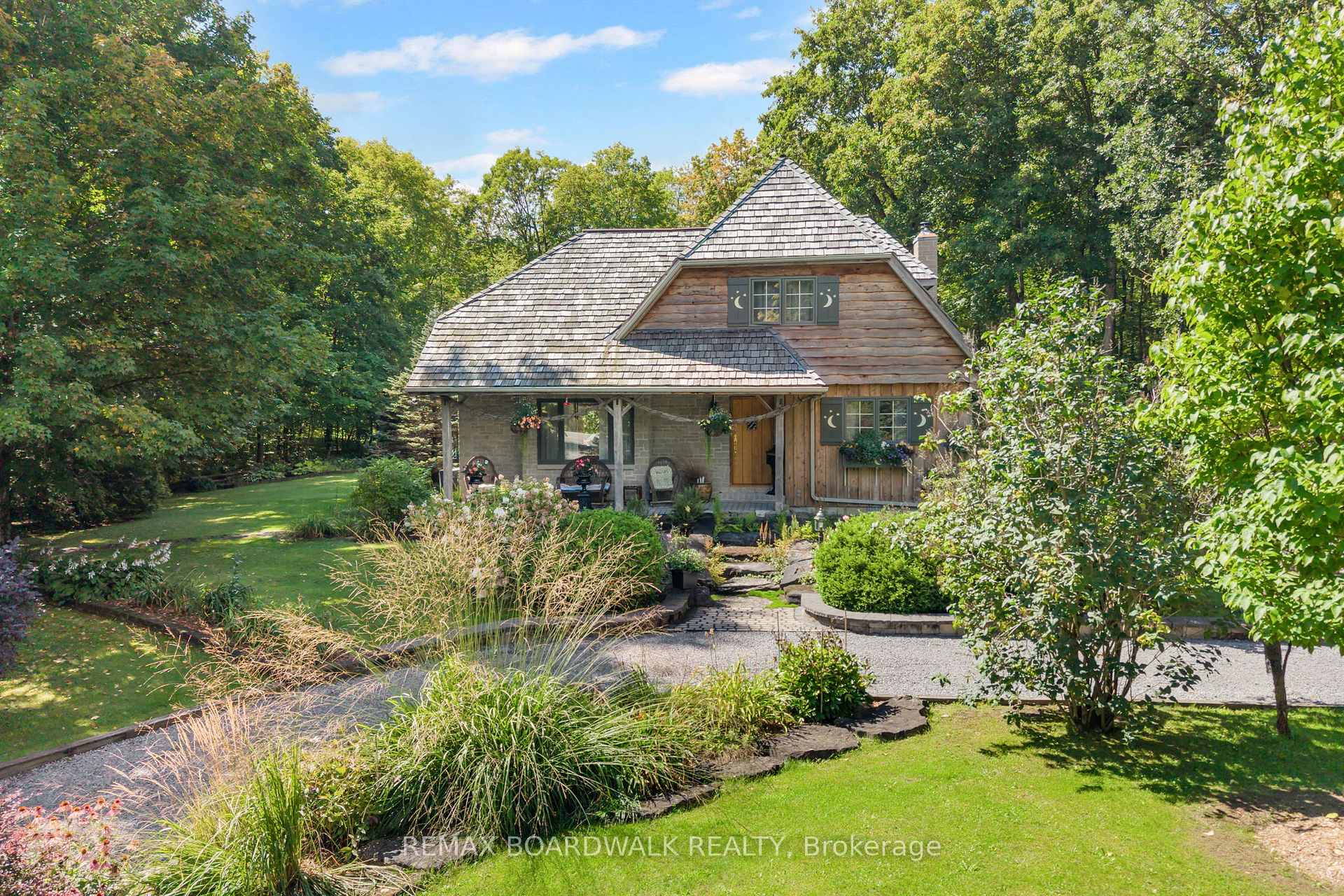 Photo of 431 Golden Line Road