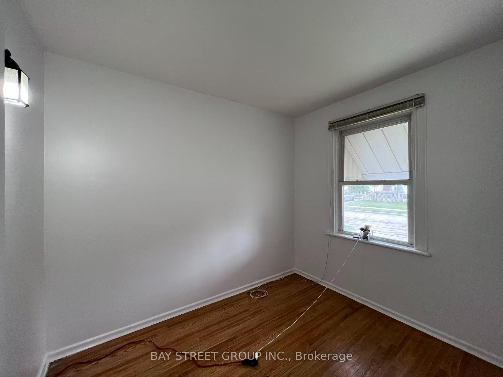 Photo 6 of 125 Broadway Avenue, Hamilton, Ainslie Wood — HOMEH