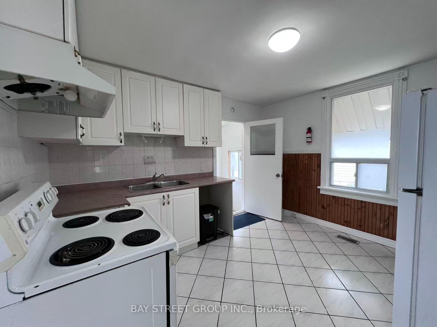 Photo 10 of 125 Broadway Avenue, Hamilton, Ainslie Wood — HOMEH