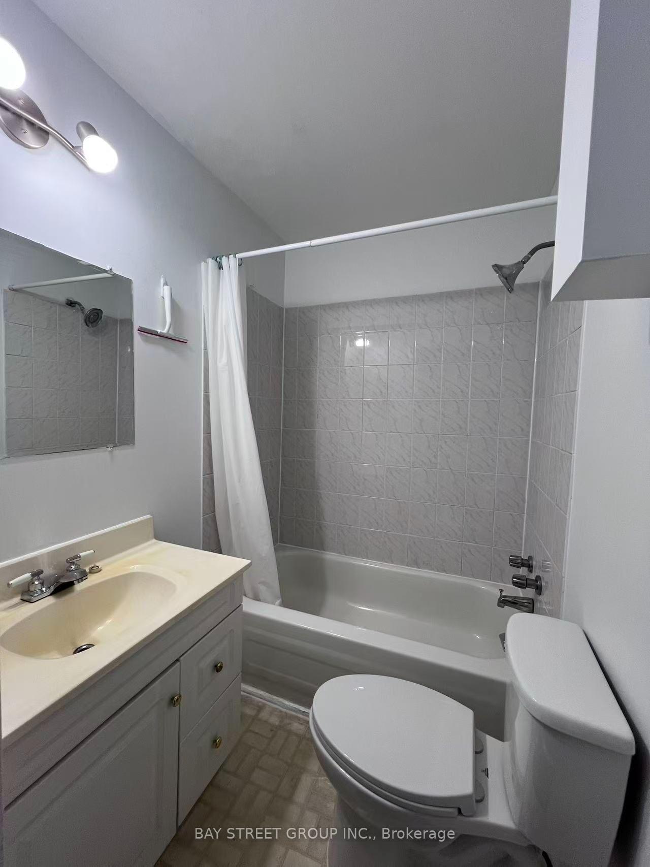 Photo 13 of 125 Broadway Avenue, Hamilton, Ainslie Wood — HOMEH