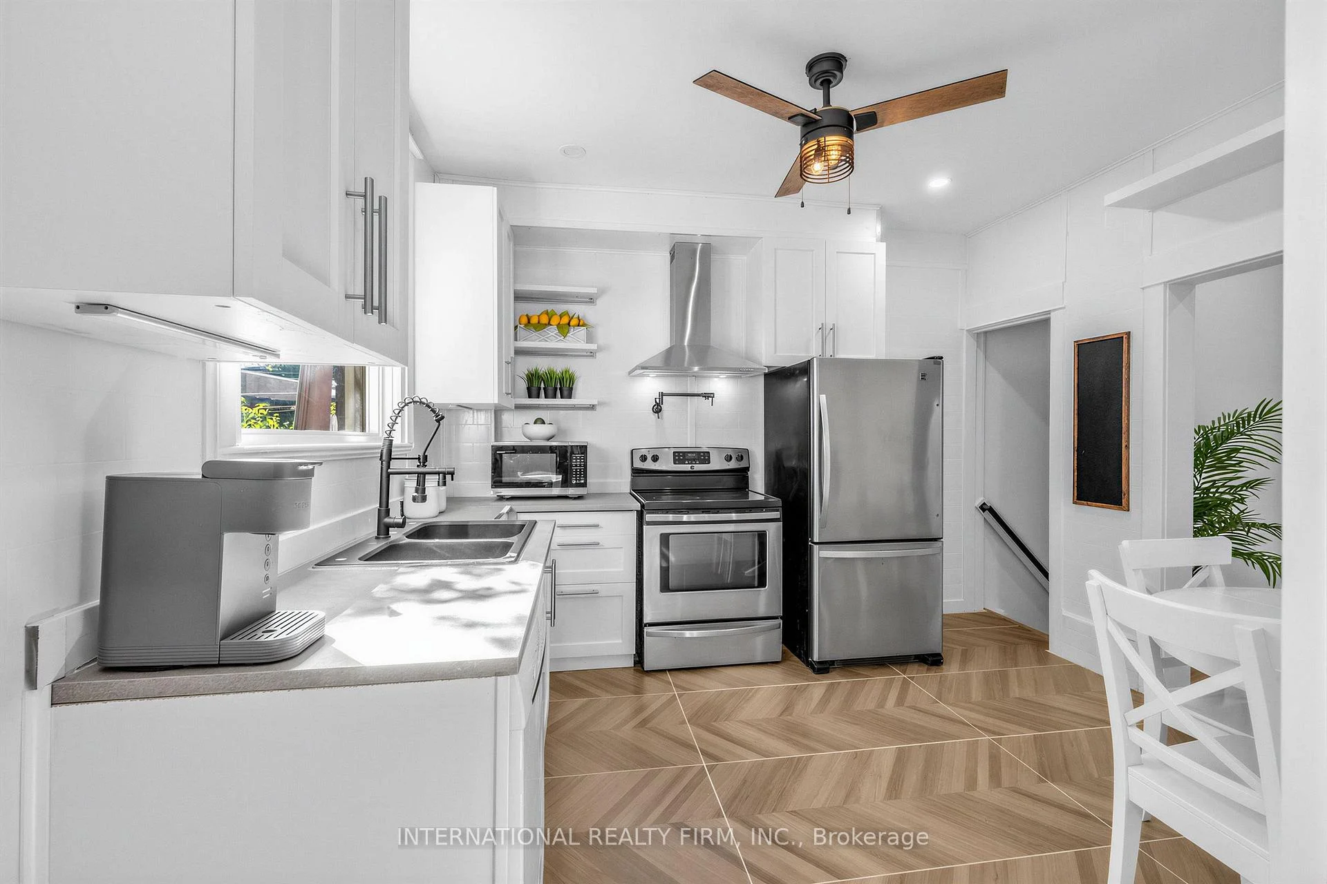 Photo 6 of Unit Main/Lower, 793 Dufferin Street, Toronto, Dufferin Grove — HOMEH