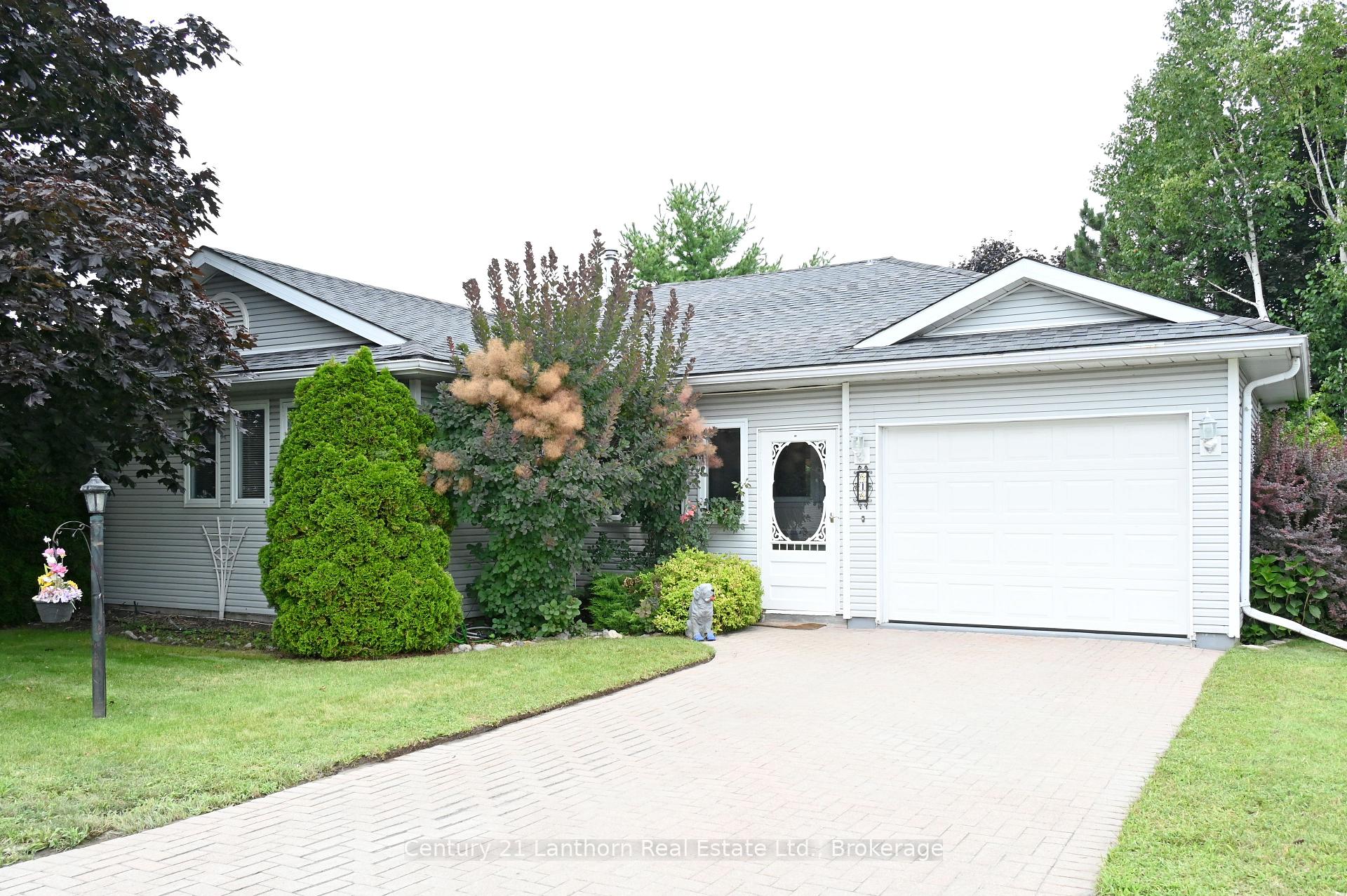 Photo 2 of 1 Reynolds Place N, Prince Edward County, Wellington — HOMEH