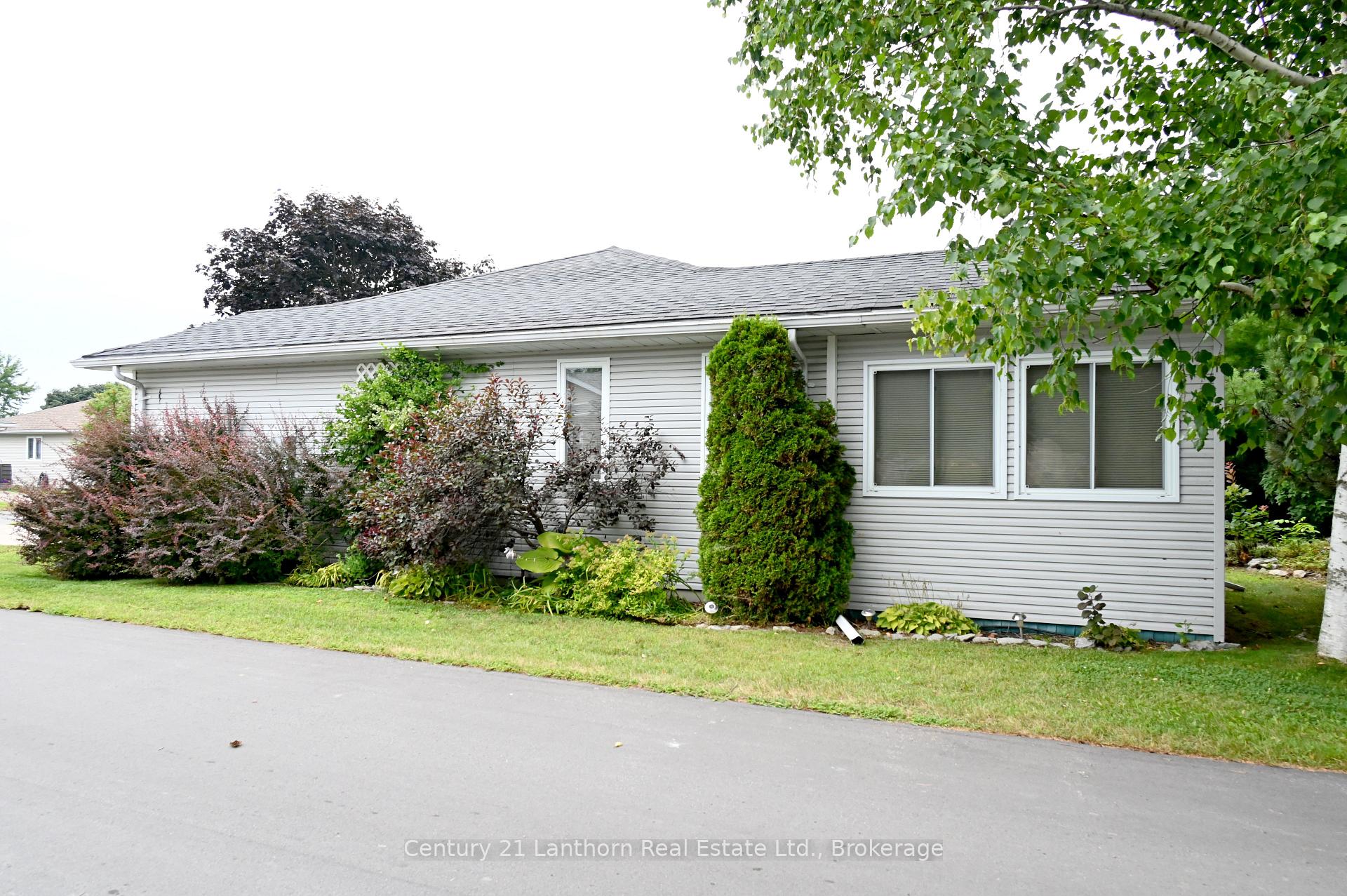 Photo 3 of 1 Reynolds Place N, Prince Edward County, Wellington — HOMEH