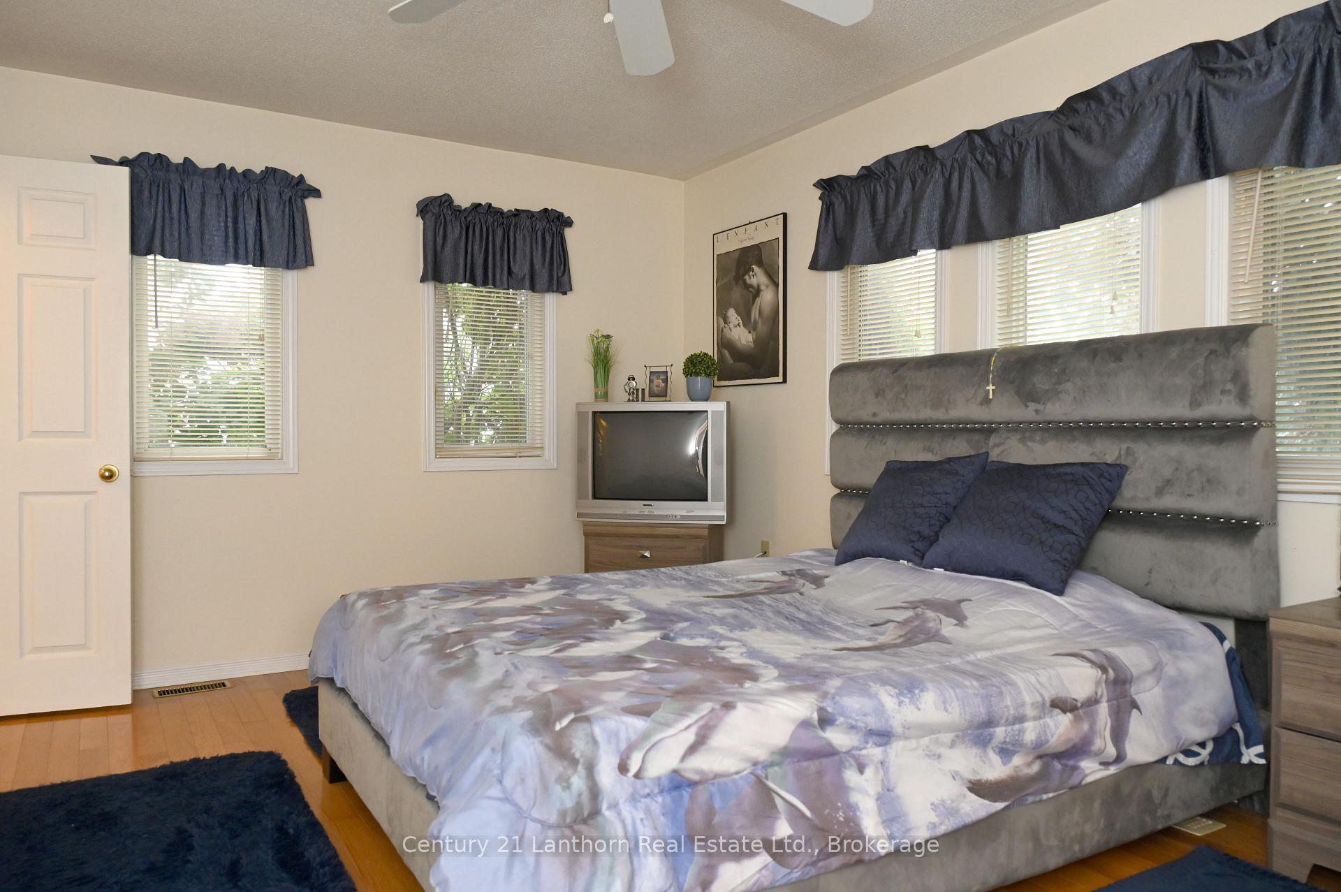 Photo 12 of 1 Reynolds Place N, Prince Edward County, Wellington — HOMEH