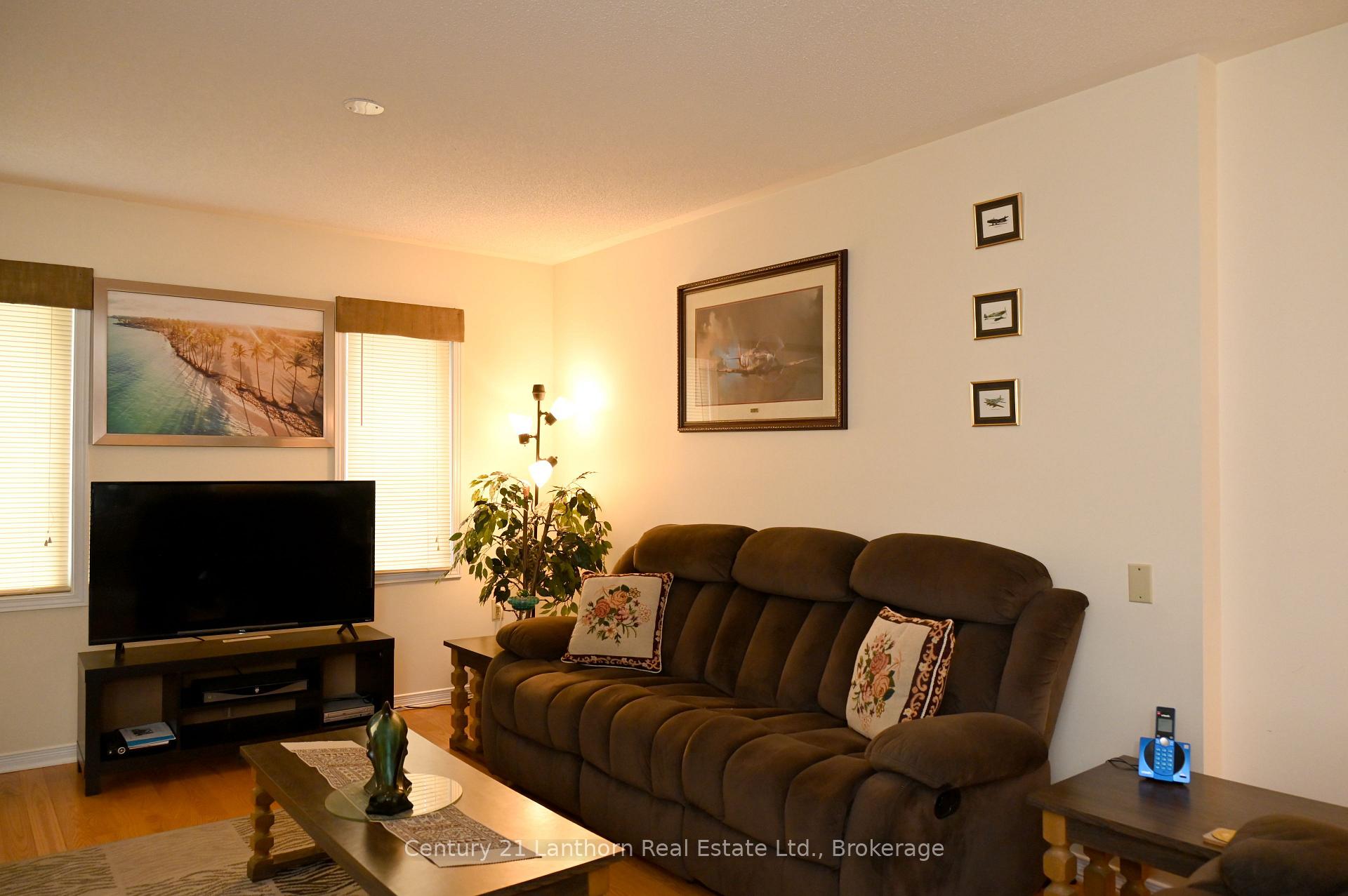 Photo 39 of 1 Reynolds Place N, Prince Edward County, Wellington — HOMEH