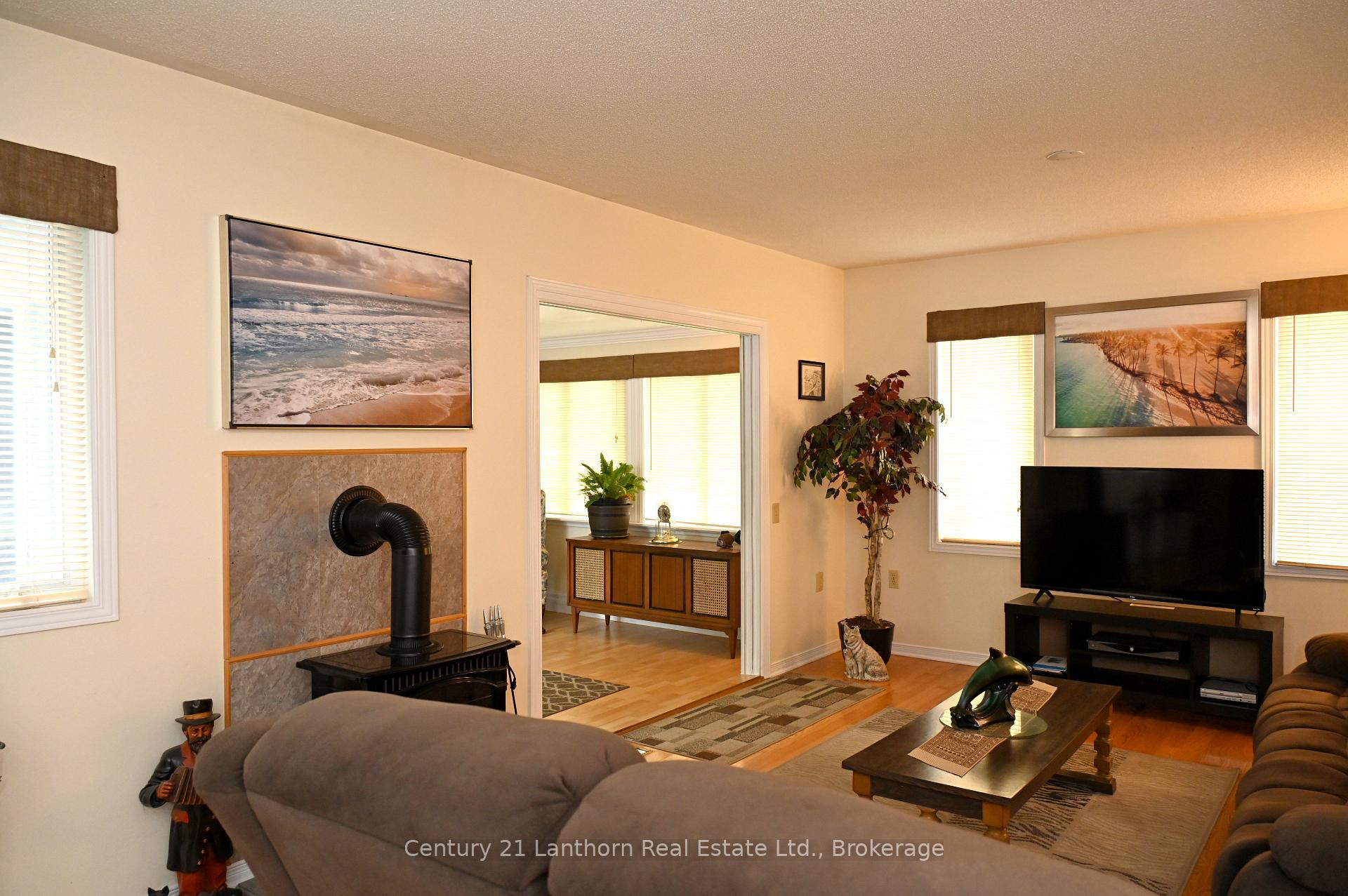 Photo 41 of 1 Reynolds Place N, Prince Edward County, Wellington — HOMEH