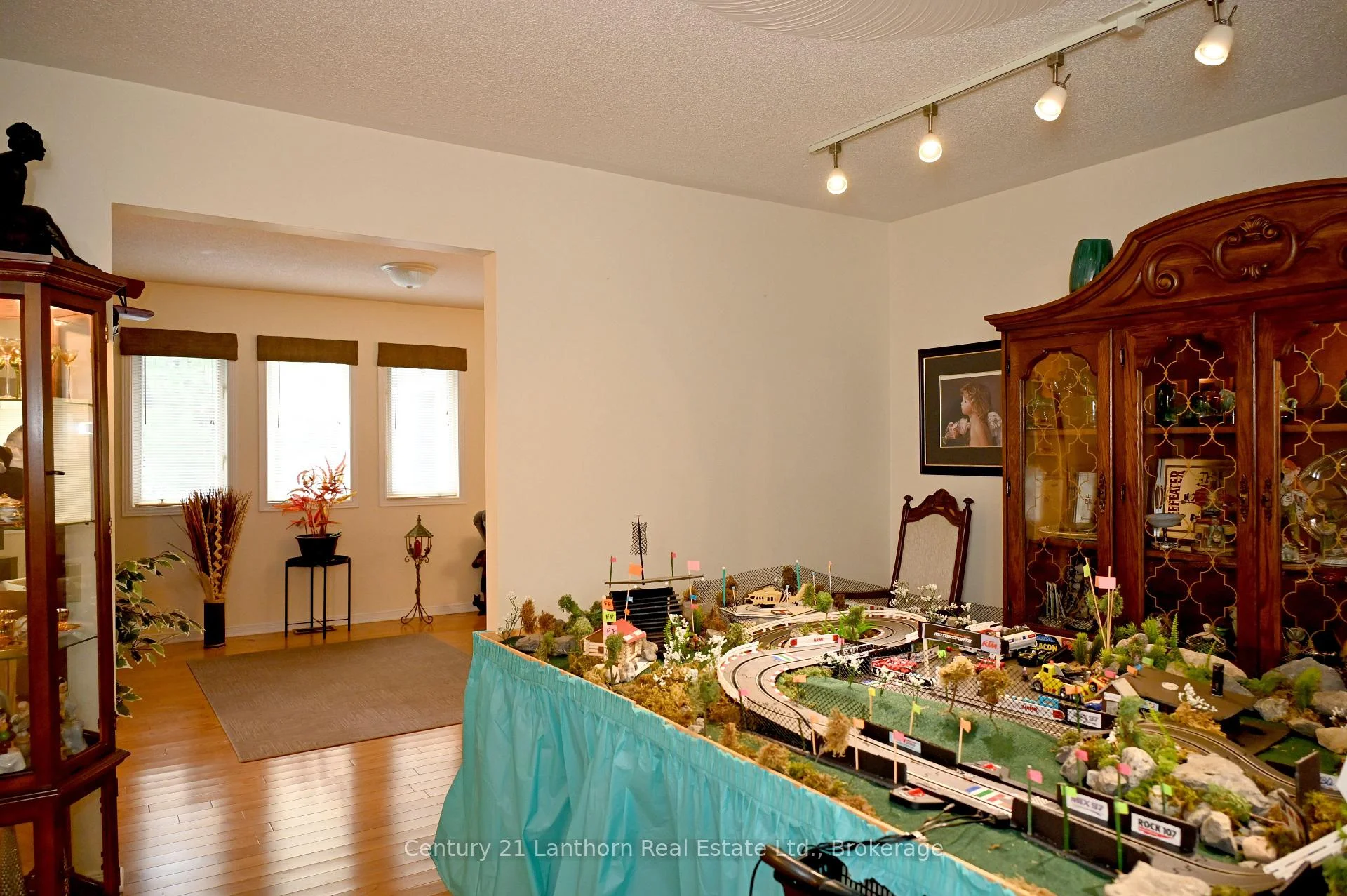 Photo 40 of 1 Reynolds Place N, Prince Edward County, Wellington — HOMEH