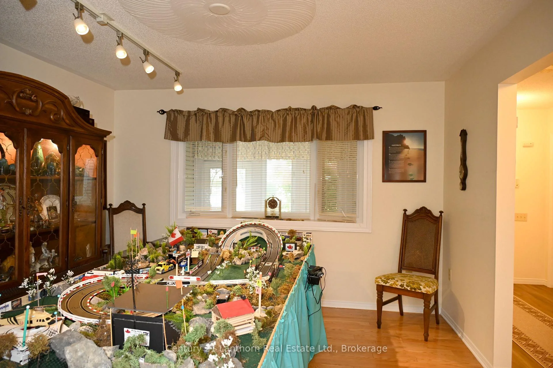 Photo 45 of 1 Reynolds Place N, Prince Edward County, Wellington — HOMEH