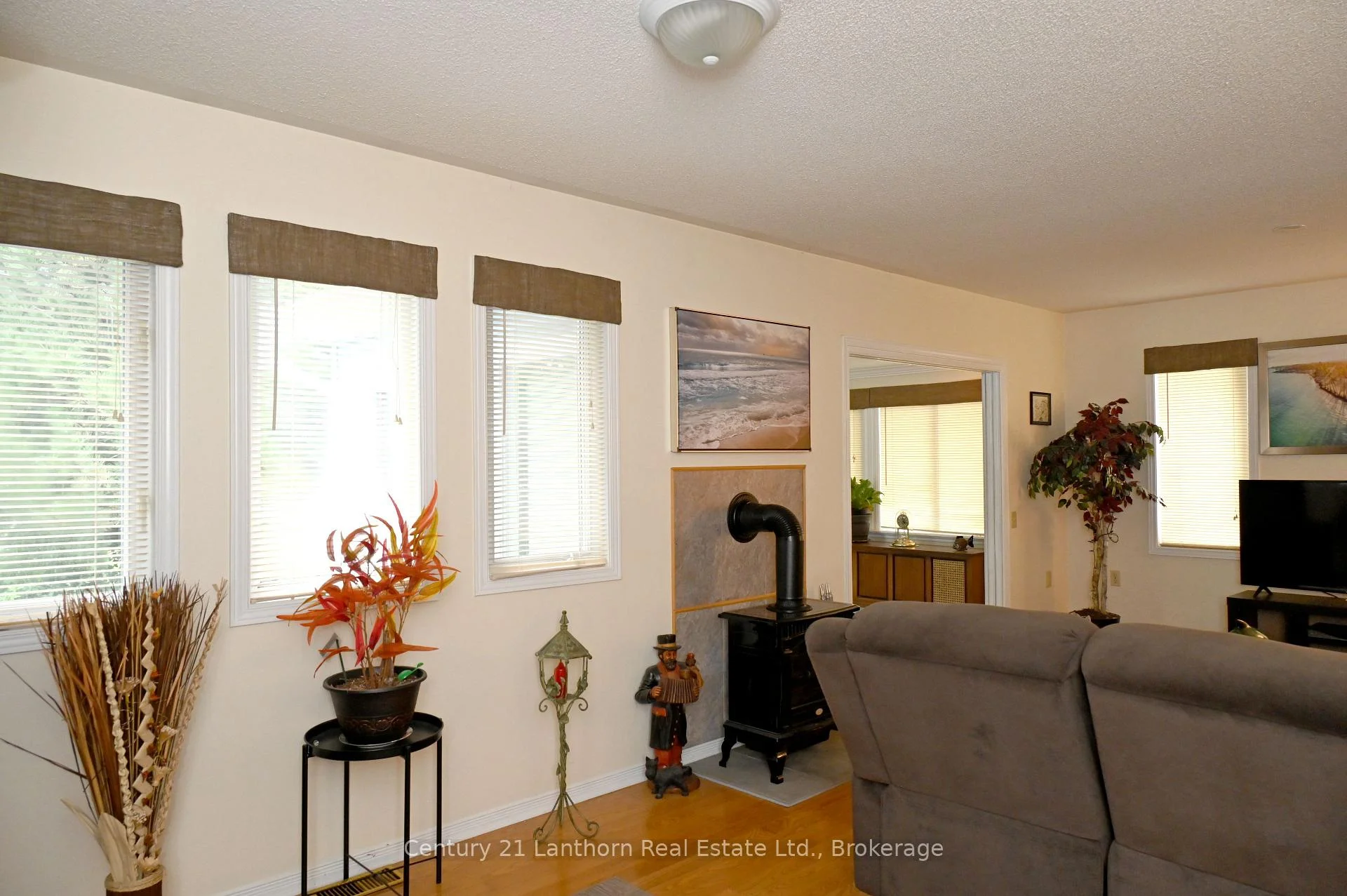 Photo 49 of 1 Reynolds Place N, Prince Edward County, Wellington — HOMEH