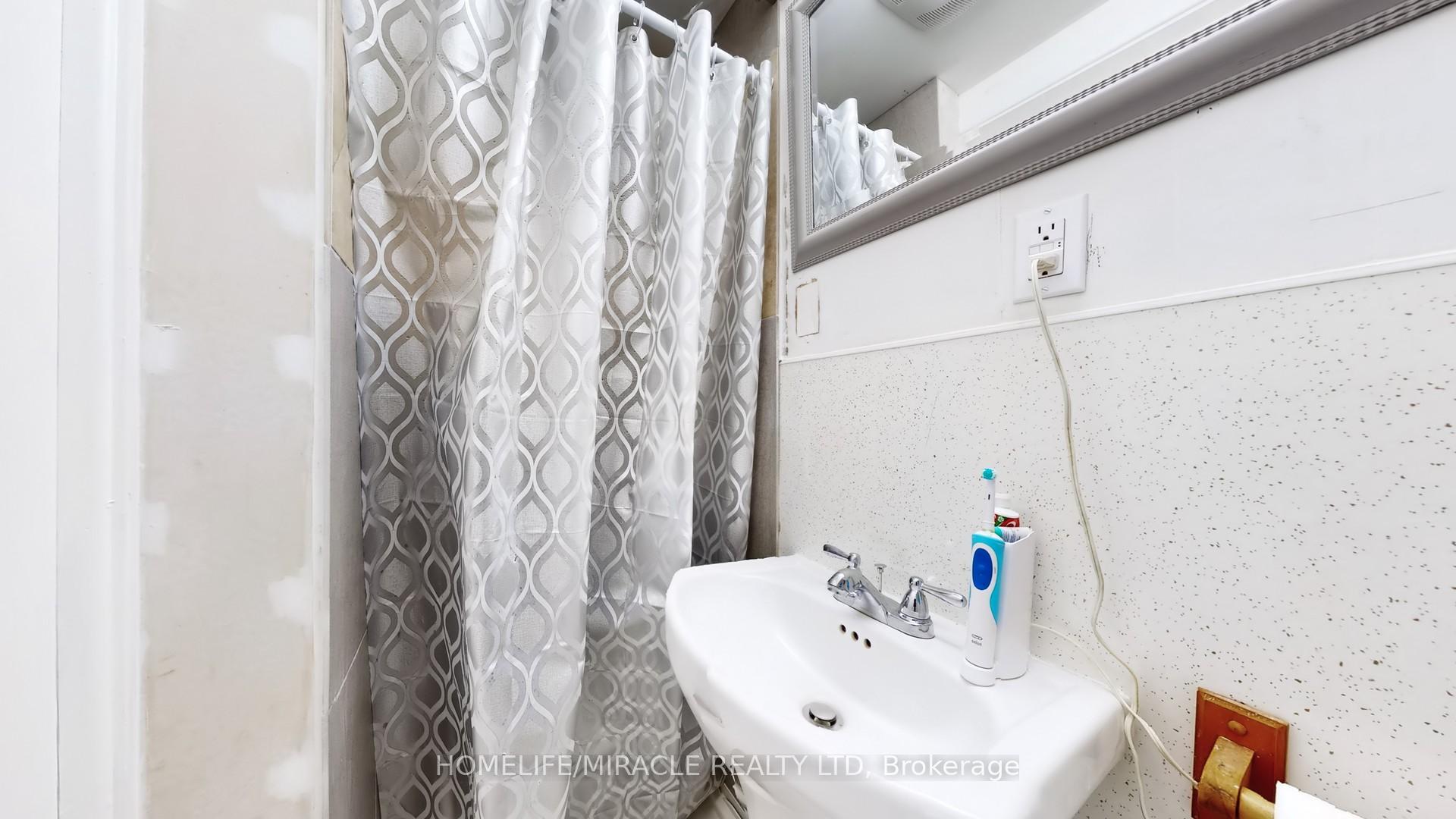 Photo 41 of 374 Book Road, Grimsby, Grimsby Beach — HOMEH