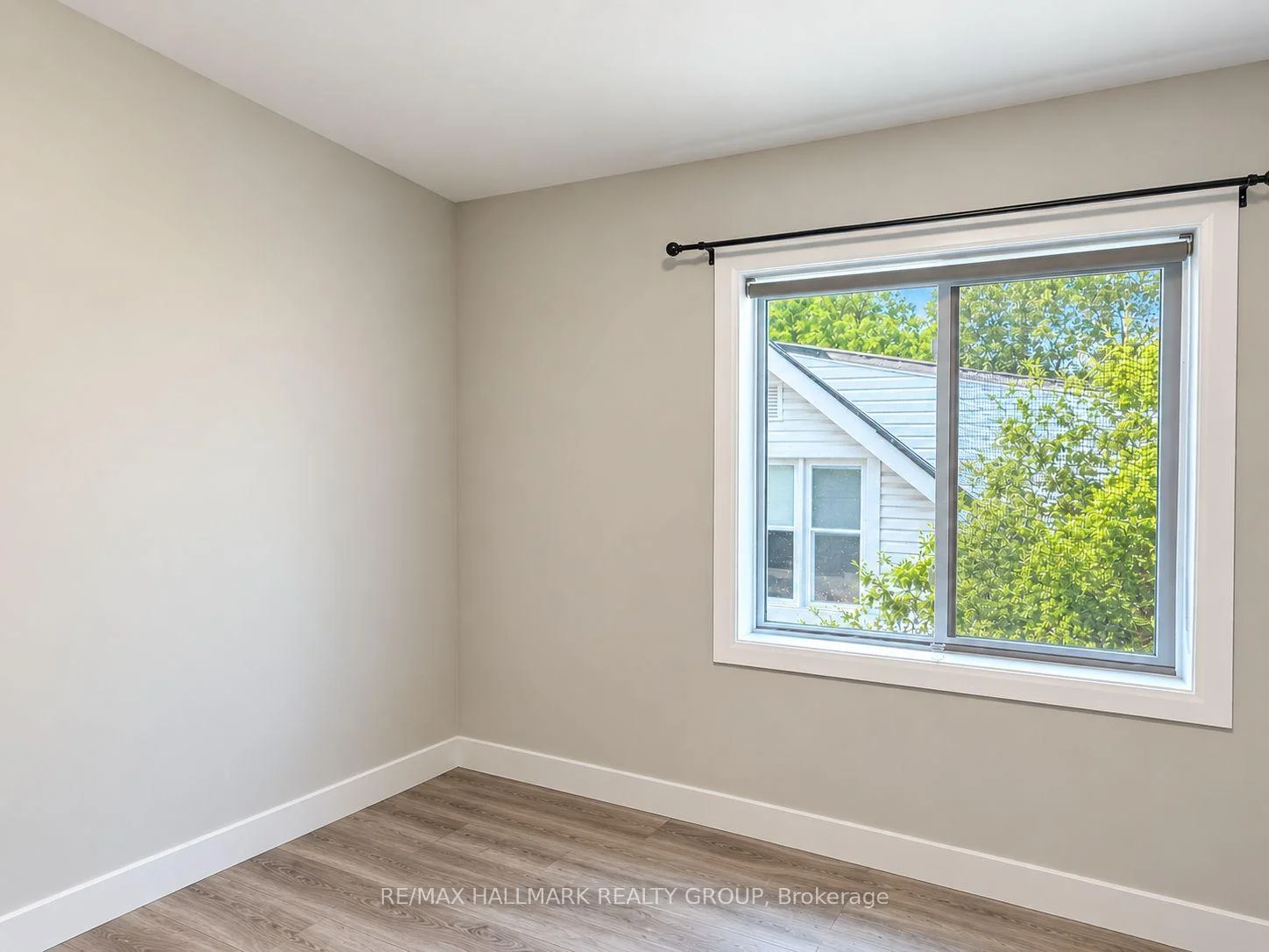 Photo 3 of Unit 3A, 131 Camelia Avenue, Ottawa, Manor Park — HOMEH