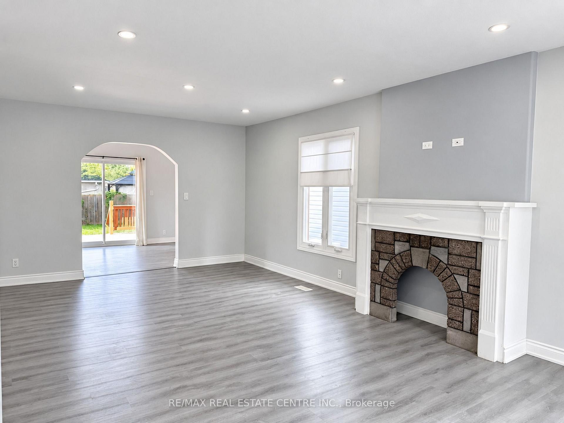 Photo 8 of 39 Oakland Avenue, Welland, Broadway — HOMEH