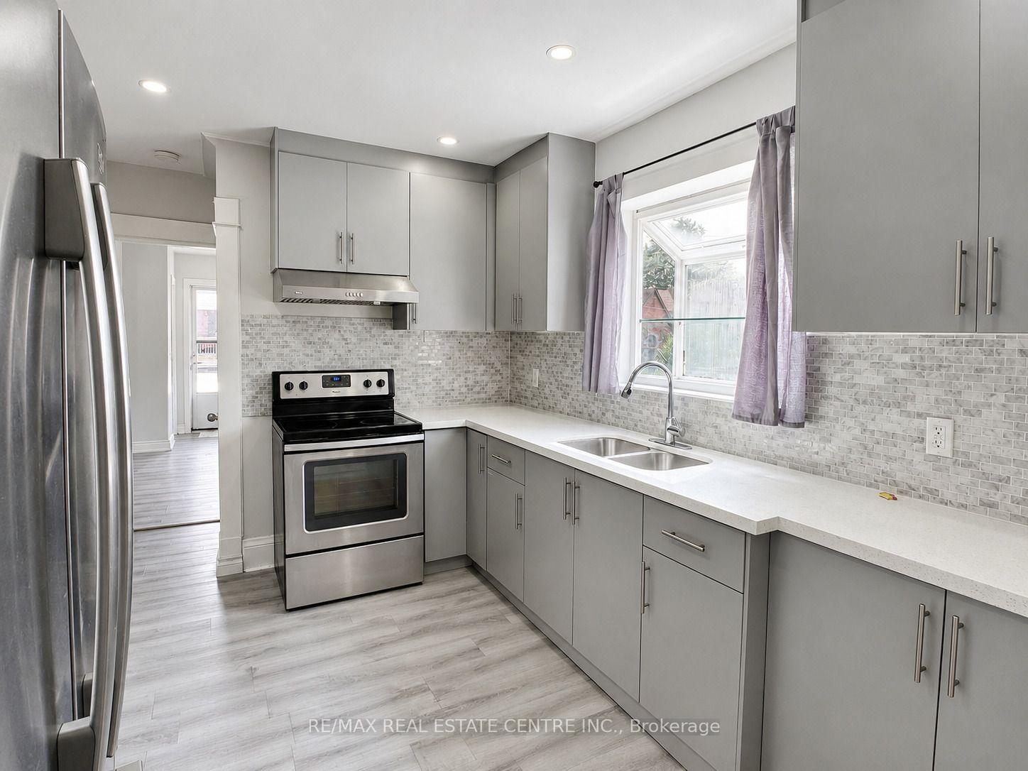 Photo 12 of 39 Oakland Avenue, Welland, Broadway — HOMEH