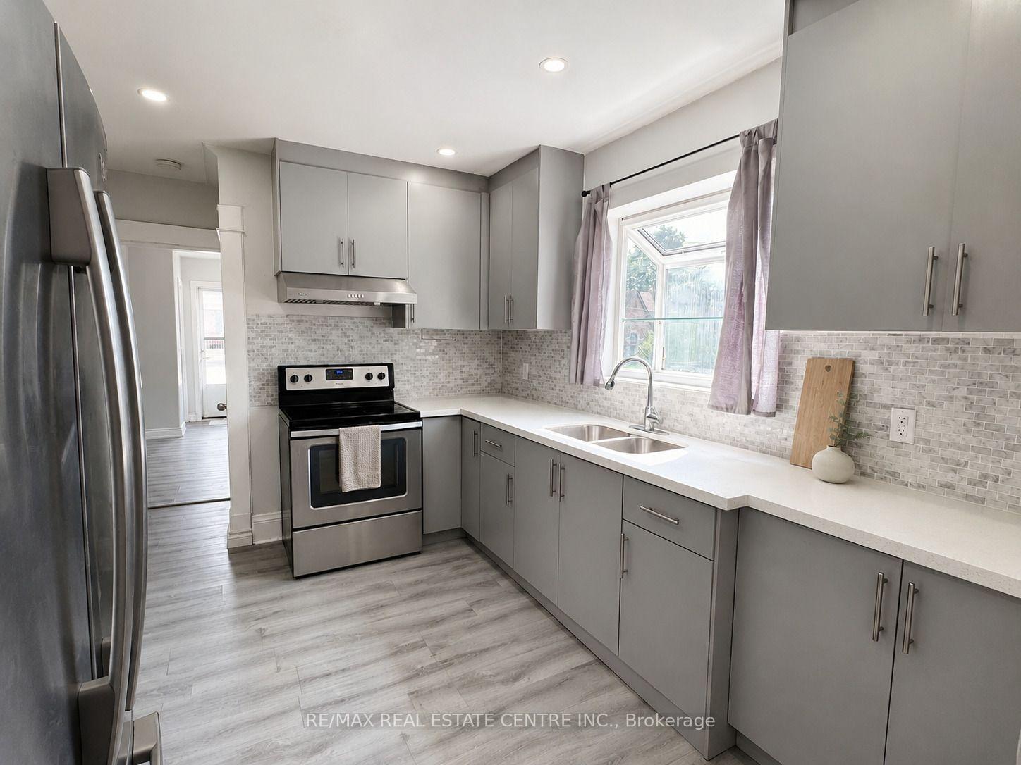 Photo 13 of 39 Oakland Avenue, Welland, Broadway — HOMEH