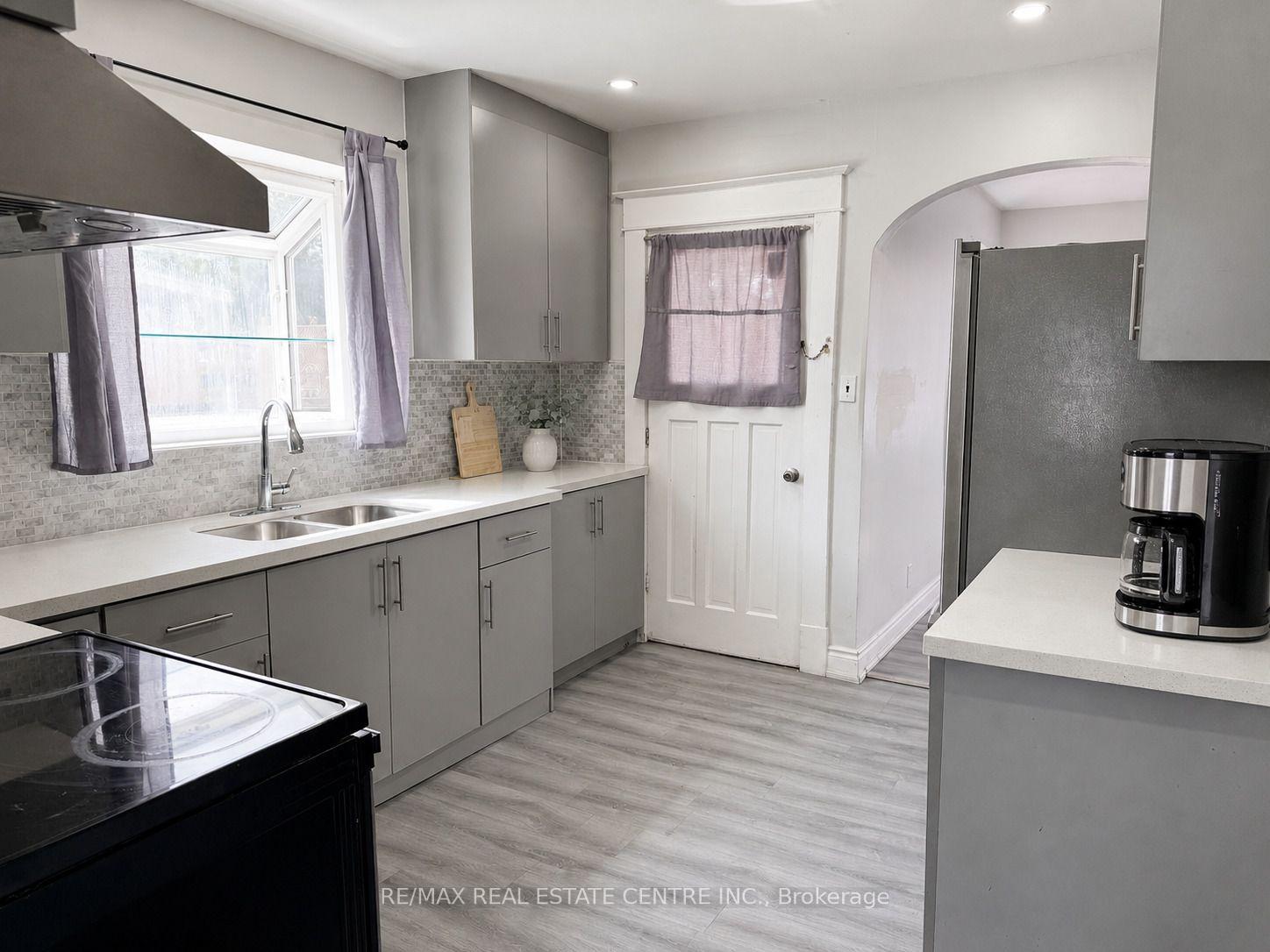 Photo 15 of 39 Oakland Avenue, Welland, Broadway — HOMEH