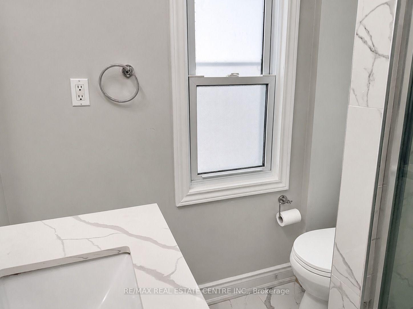 Photo 22 of 39 Oakland Avenue, Welland, Broadway — HOMEH