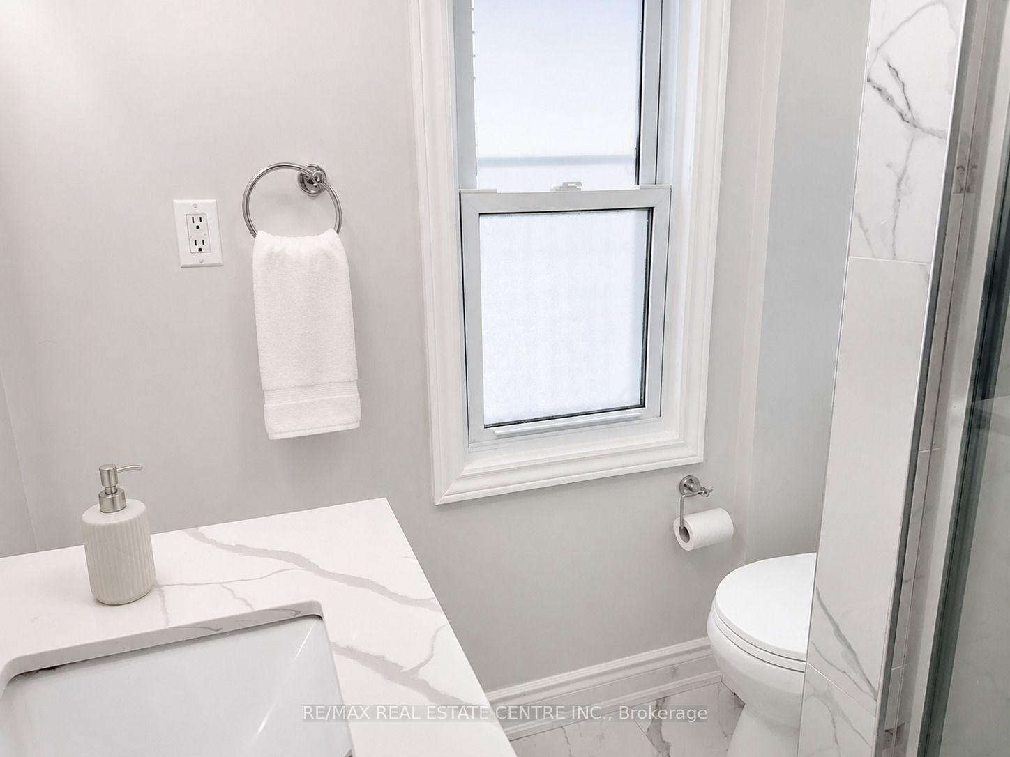 Photo 23 of 39 Oakland Avenue, Welland, Broadway — HOMEH