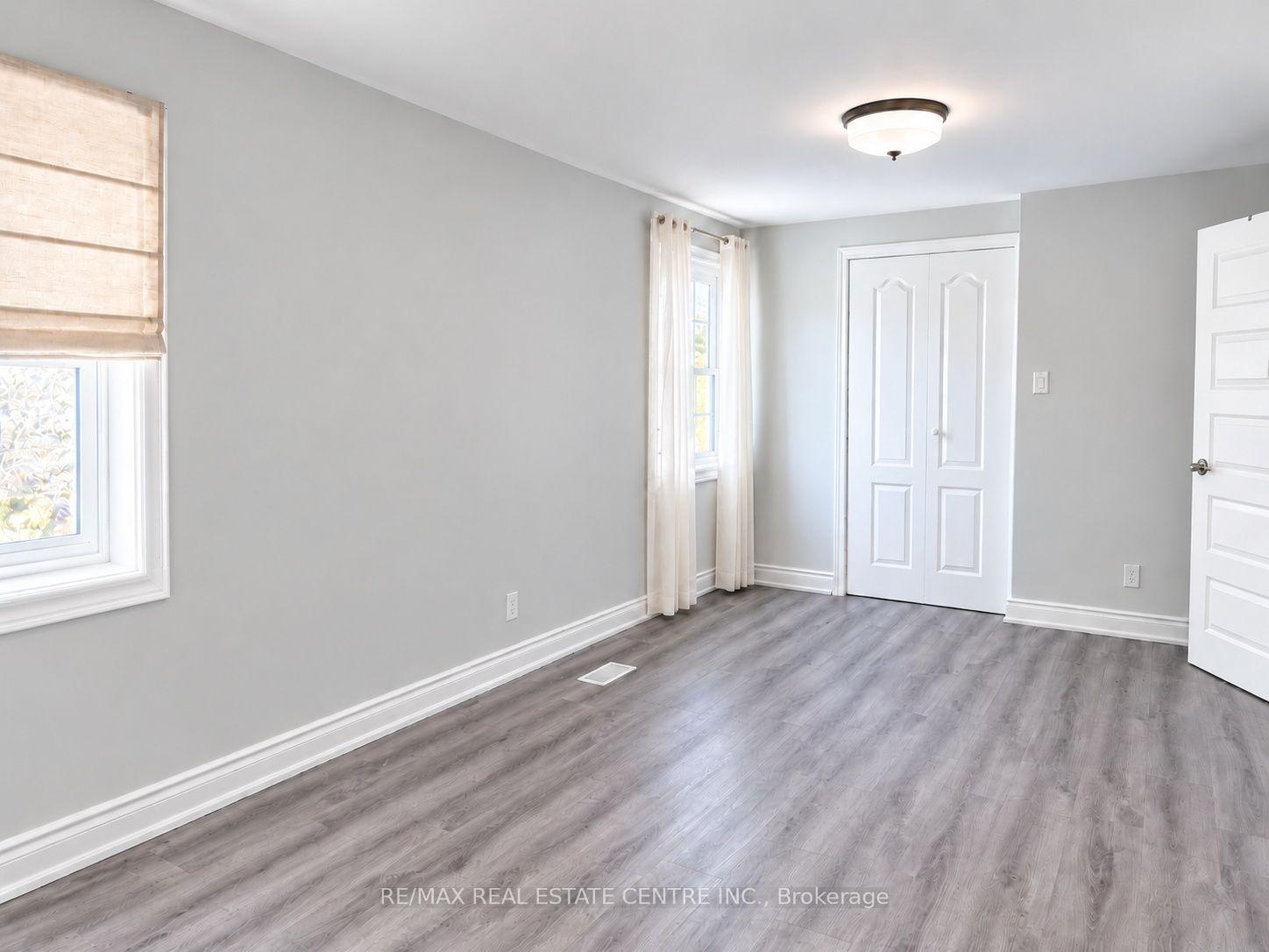 Photo 24 of 39 Oakland Avenue, Welland, Broadway — HOMEH