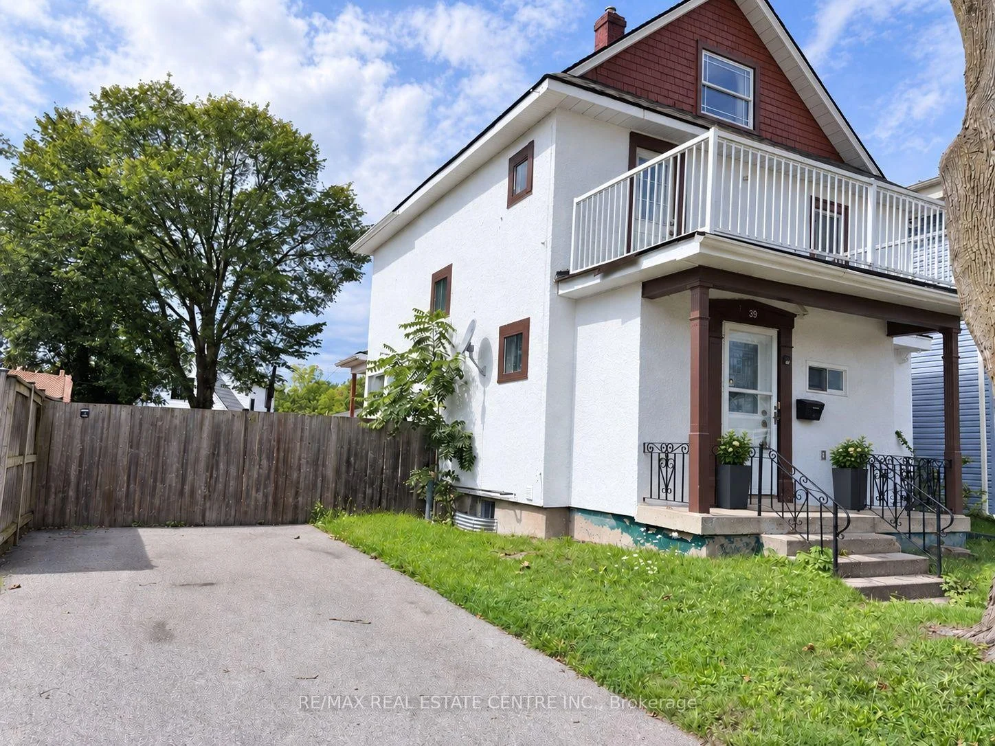 Photo 4 of 39 Oakland Avenue, Welland, Broadway — HOMEH