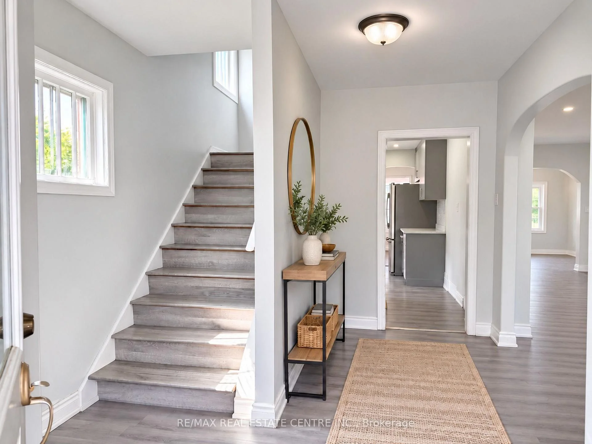 Photo 41 of 39 Oakland Avenue, Welland, Broadway — HOMEH