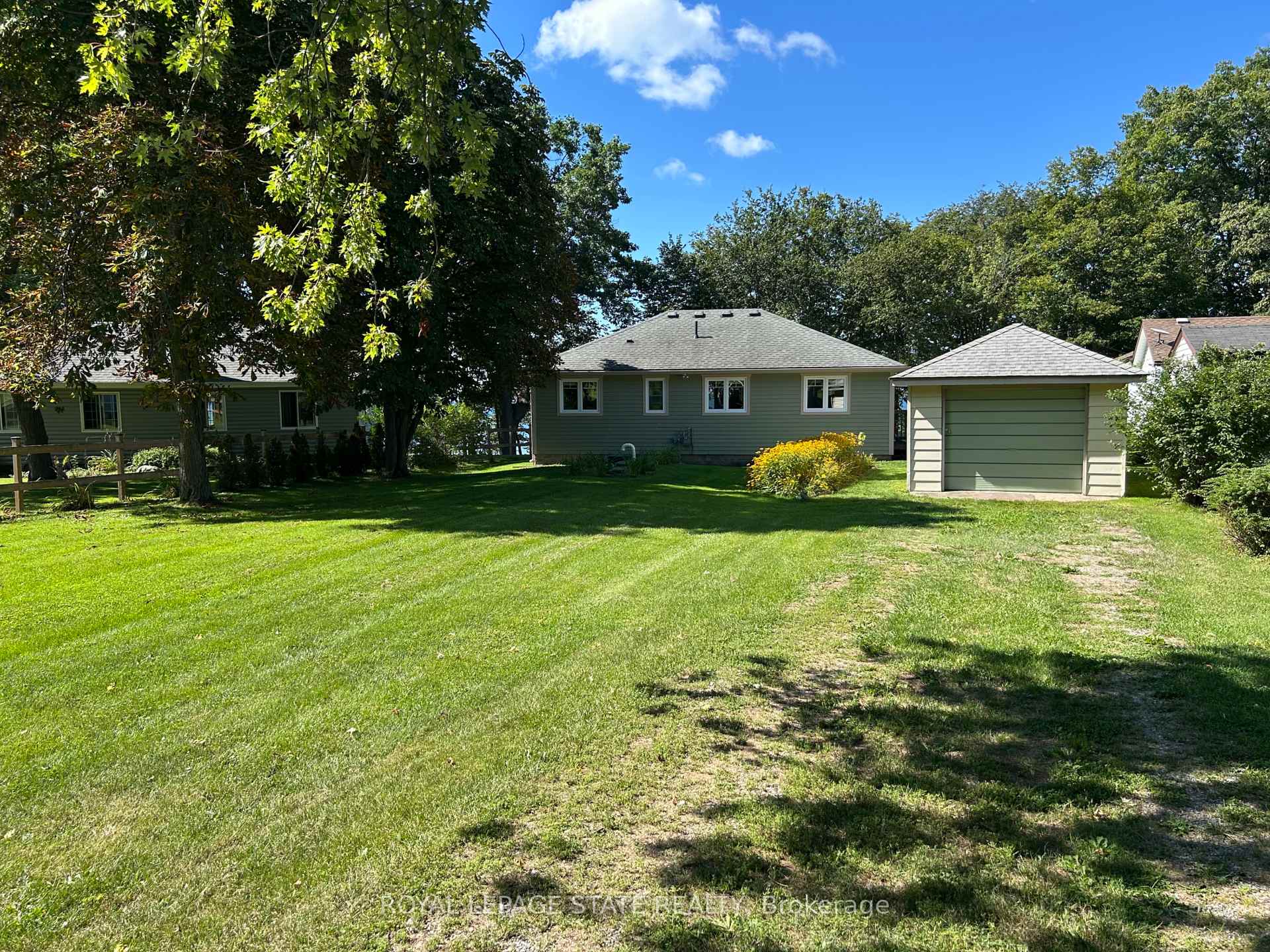 Photo 3 of 23 Upper Mohawk Point, Haldimand, Dunnville — HOMEH